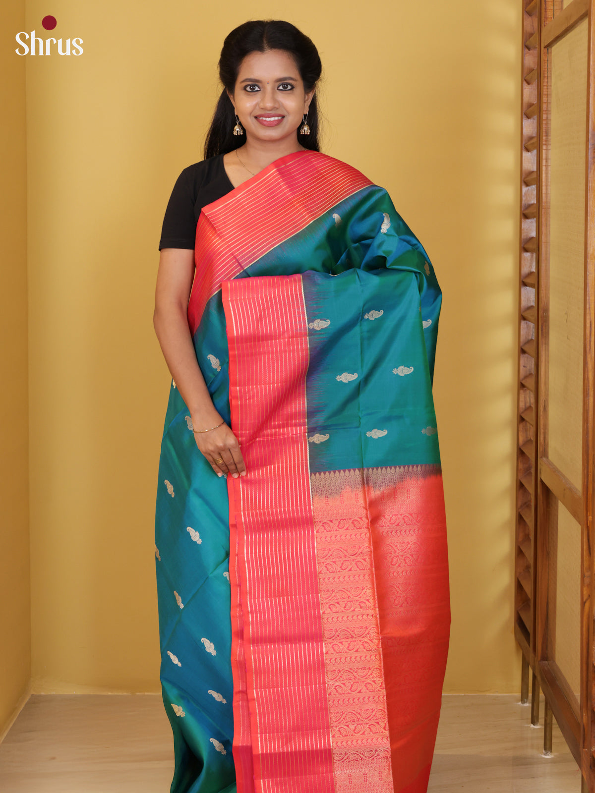 Buy Exquisite Peacock Green Soft Silk Saree With Gold Paisleys Motifs, Orangish Pink Border & Pallu