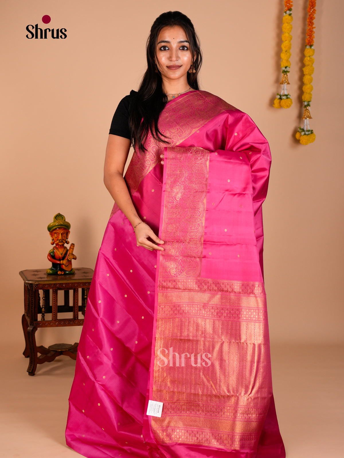 Buy Charming Pink Kanchipuram Silk Saree With Gold Buttas, Zari Woven Border & Brocade Pallu