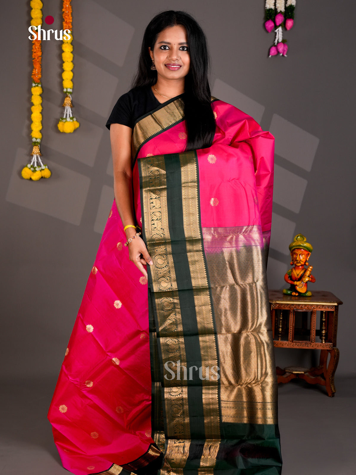 Buy Elegant Pink Kanchipuram Silk Saree with Floral Buttas, Dark Green Rettaipet Border & Pallu