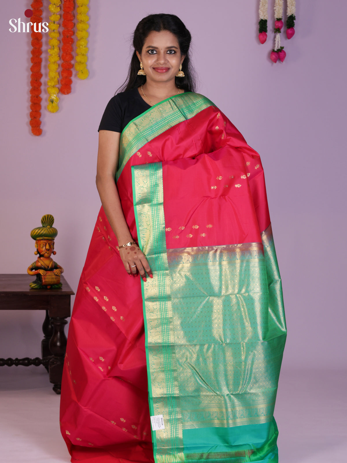 Buy Enchanting Pink Kanchipuram silk Saree with Zari Floral Buttas, Teal Border & Brocade Pallu