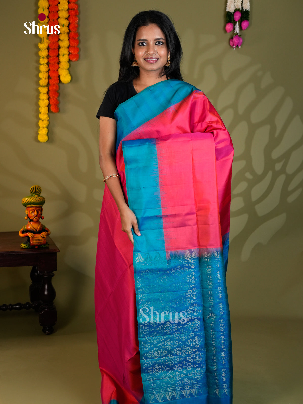 Buy Charming Pink Soft Silk Saree with Plain Body & Ramar Blue Floral Brocade Pallu