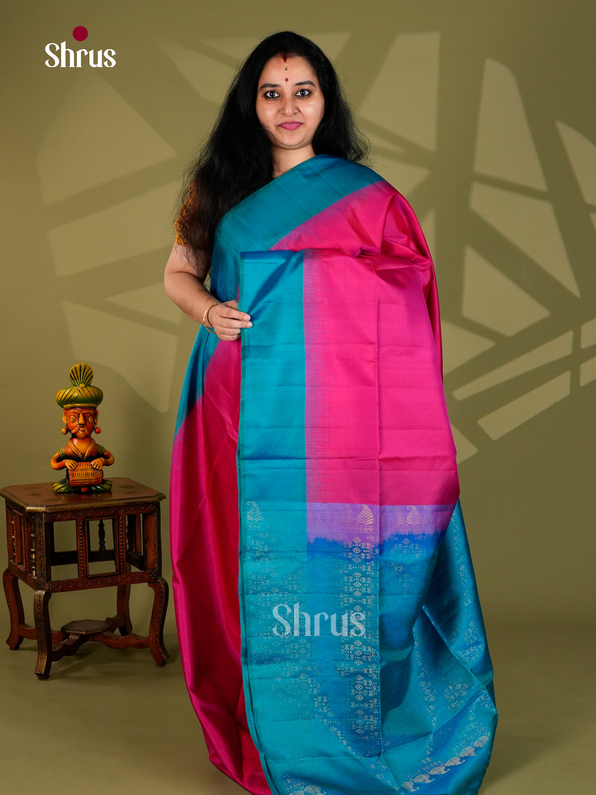 Buy Charming Pink Soft Silk Saree with Plain Body, Teal Border & Brocade Pallu