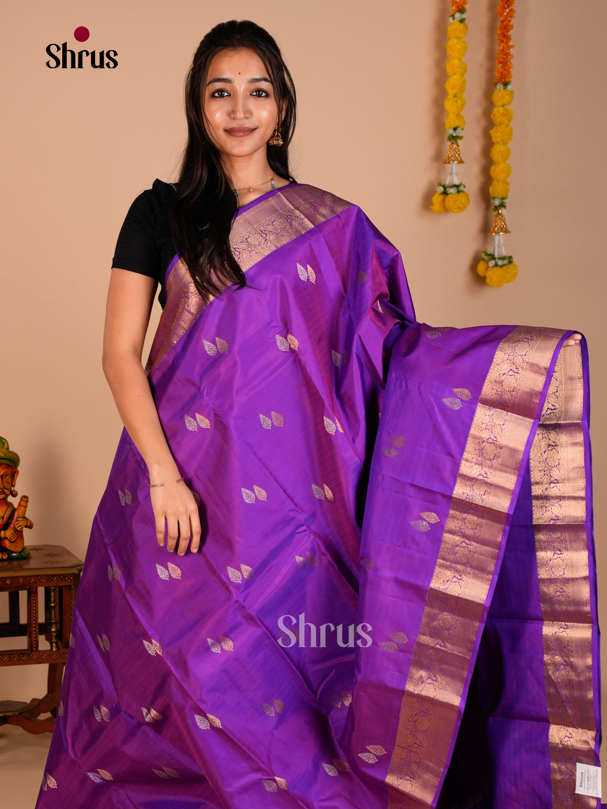 Buy Gorgeous Purple Kanchipuram Saree with Gold & Silver Zari Woven Leaf Buttas & Brocade Pallu