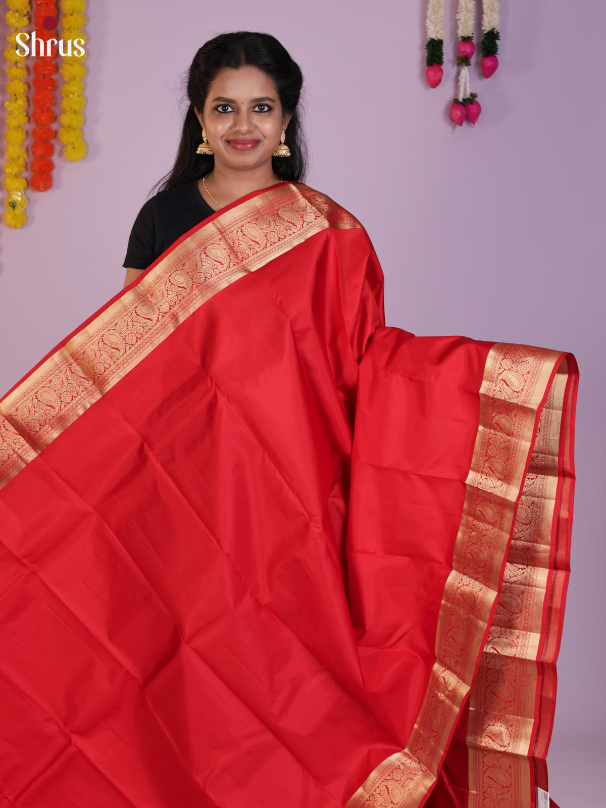 Buy Breathtaking Red Kanchipuram Saree With Grand Zari Border & Brocade Pallu