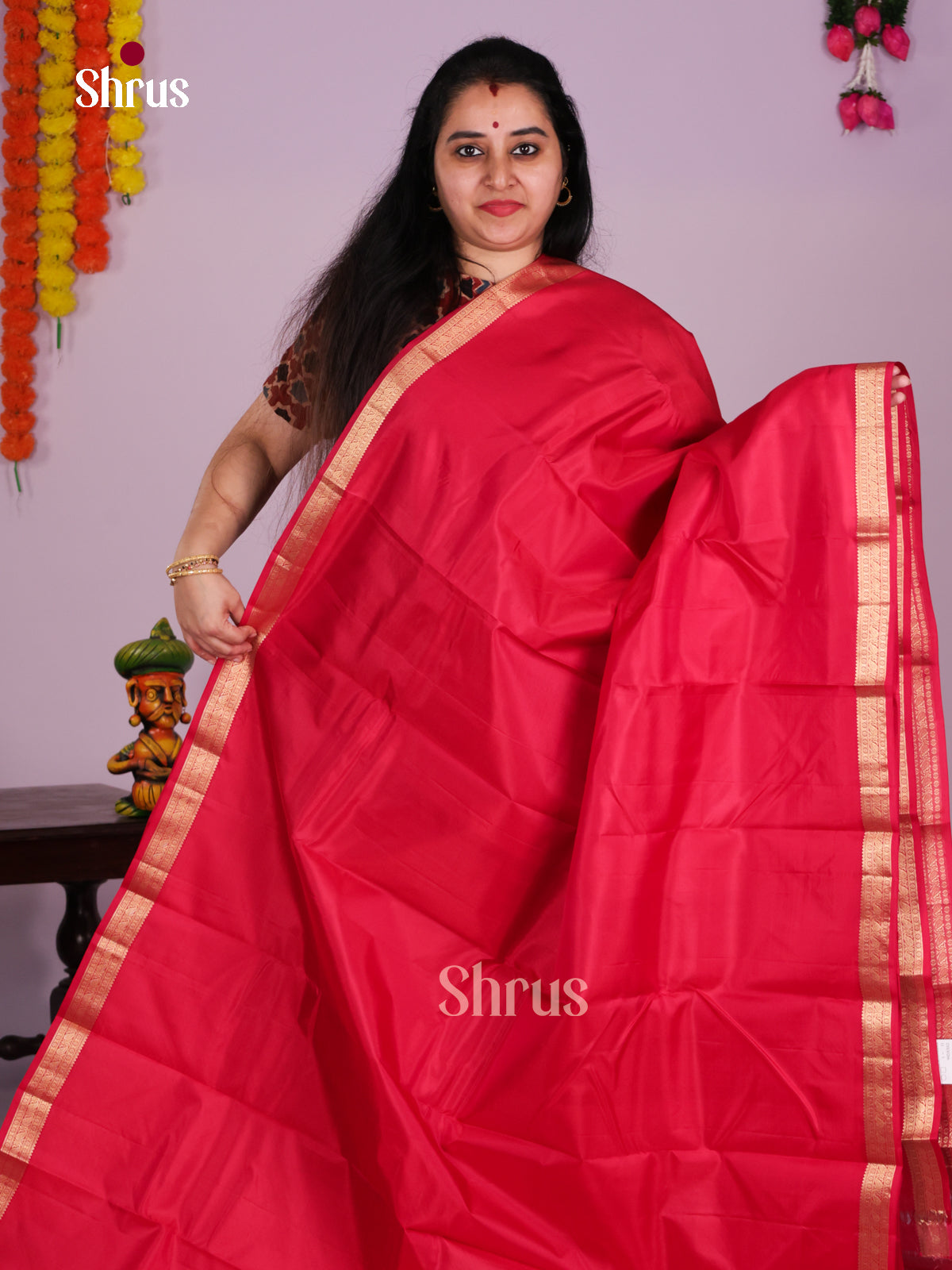Buy Majestic Red Kanchipuram Saree With Plain Body, Small Zari Border & Brocade Pallu