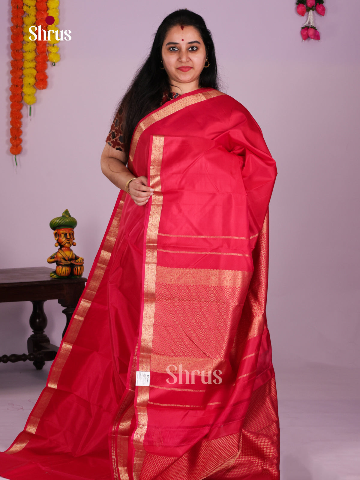 Buy Majestic Red Kanchipuram Silk Saree With Plain Body, Small Zari Border & Brocade Pallu