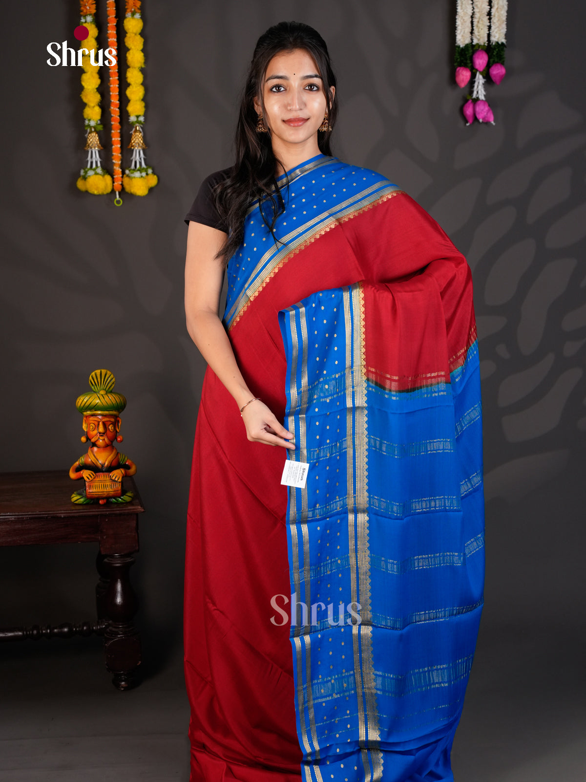 Buy Stunning Red Mysore Silk Saree With Broad Blue Rettaipet Zari Border & Chit Pallu