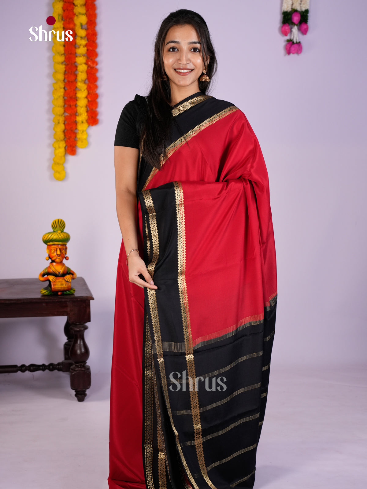 Buy Brilliant Red Mysore Silk Saree with Plain Body, Black Rettaipet Border & Traditional Pallu