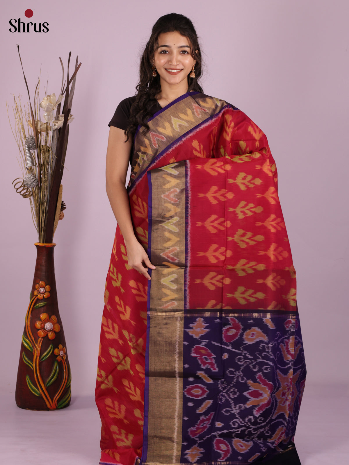 Buy Crimson Red Pochampally Silk Cotton Saree With Diamond Ikat Motifs, Indigo Border & Pallu