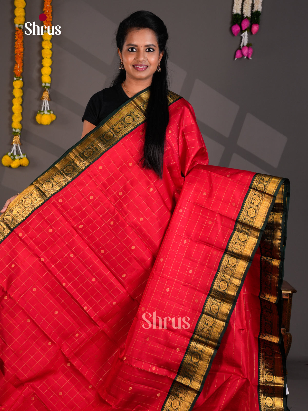Buy Exquisite Red Wedding Kanchipuram Silk Saree with Golden Checks, Buttas & Green Brocade Pallu