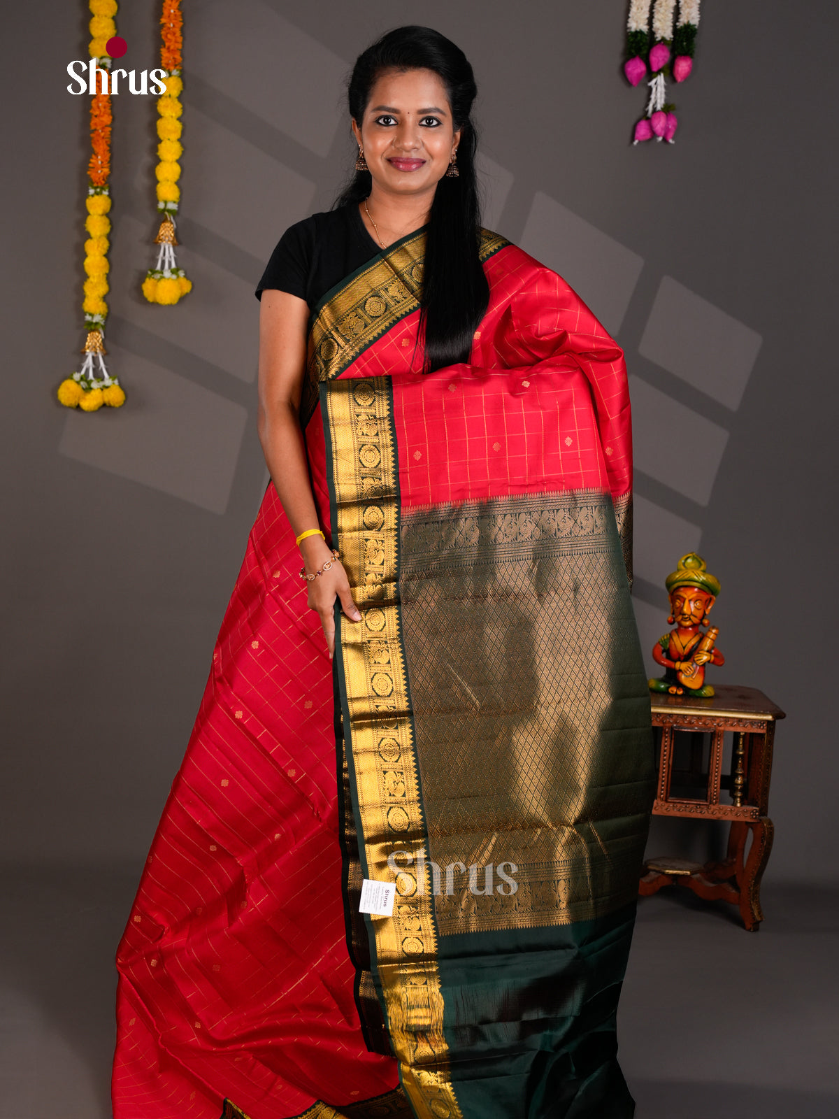 Buy Exquisite Red Wedding Kanjivaram Silk Saree with Golden Checks, Buttas & Green Brocade Pallu