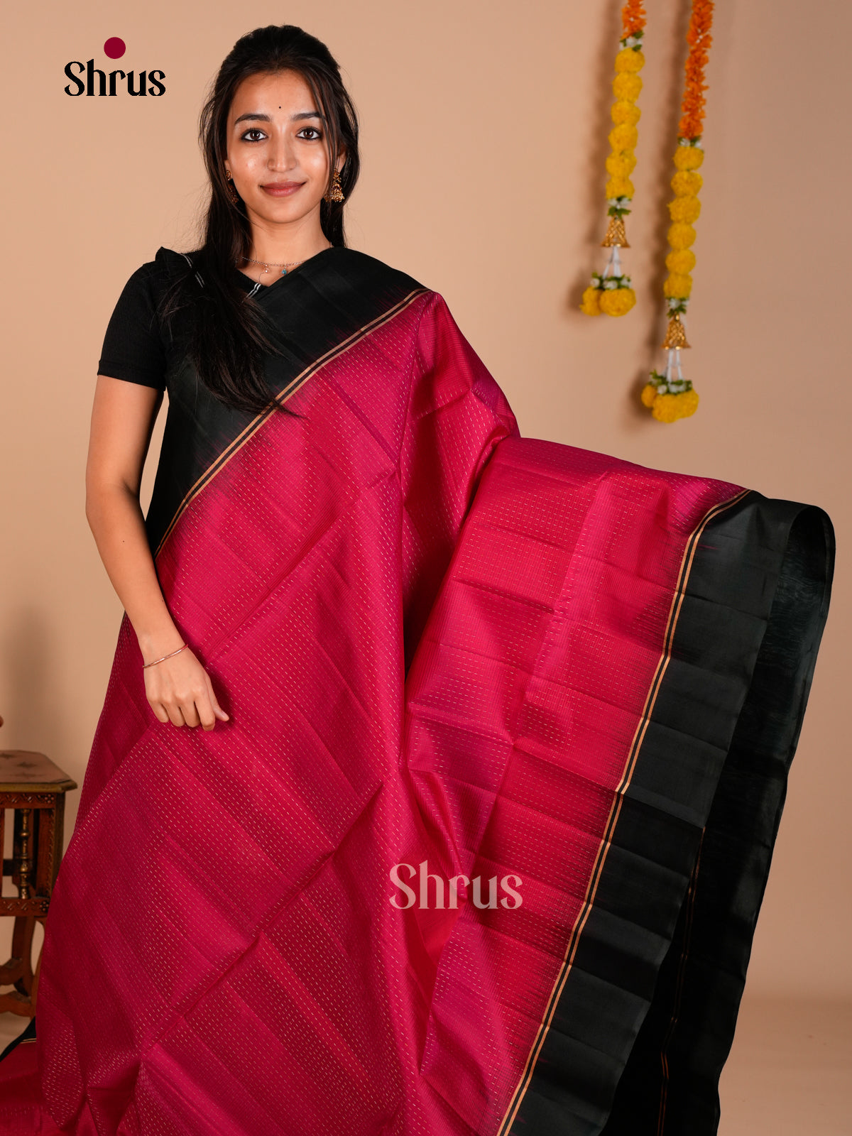 Buy Stunning Reddish Pink Pure Soft Silk Saree with Dotted Lines & Black Zari Brocade Pallu