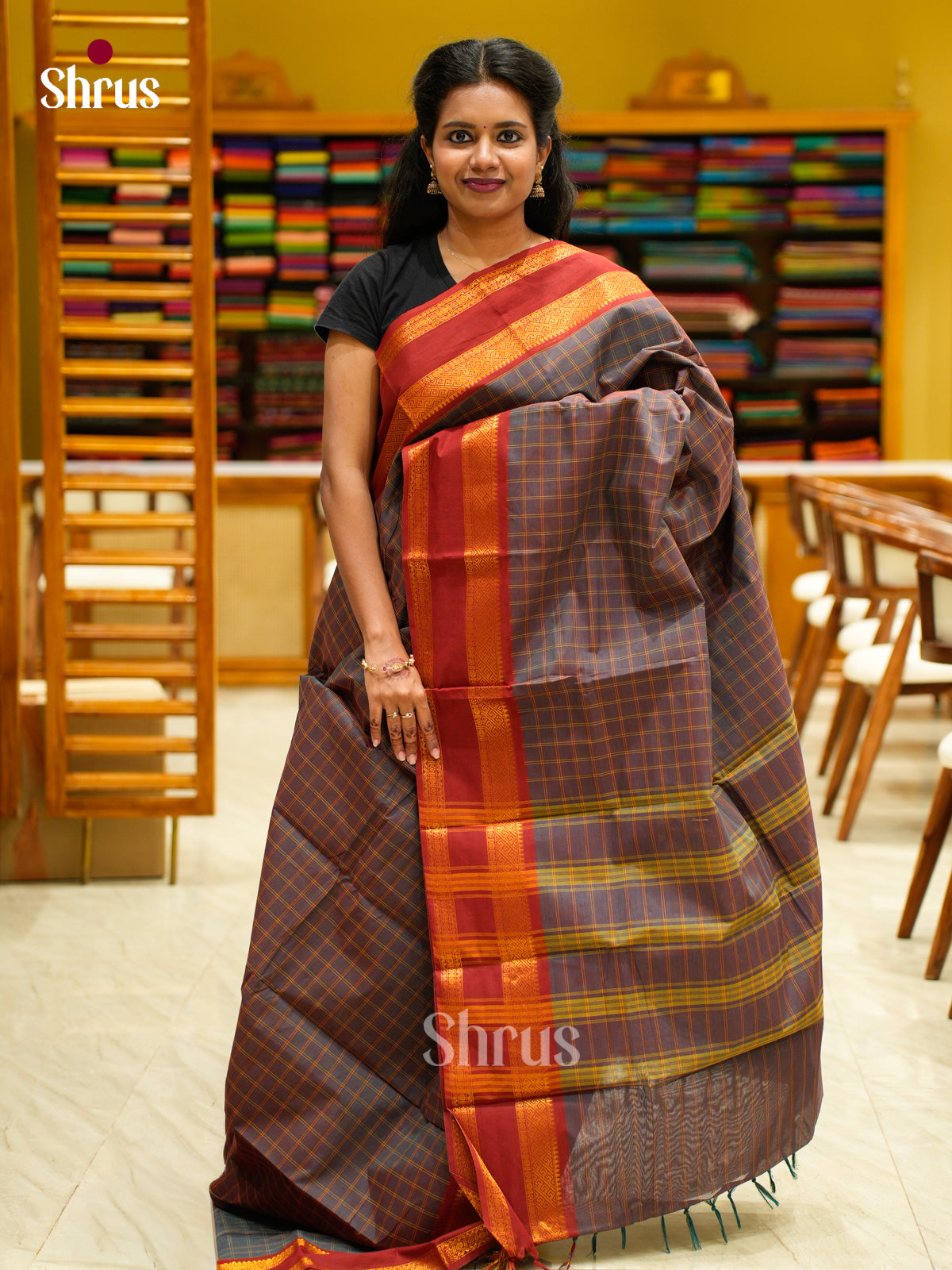 Regal Elephant Grey Chettinad Cotton Saree With Checks & Red Rettapet Zari Border