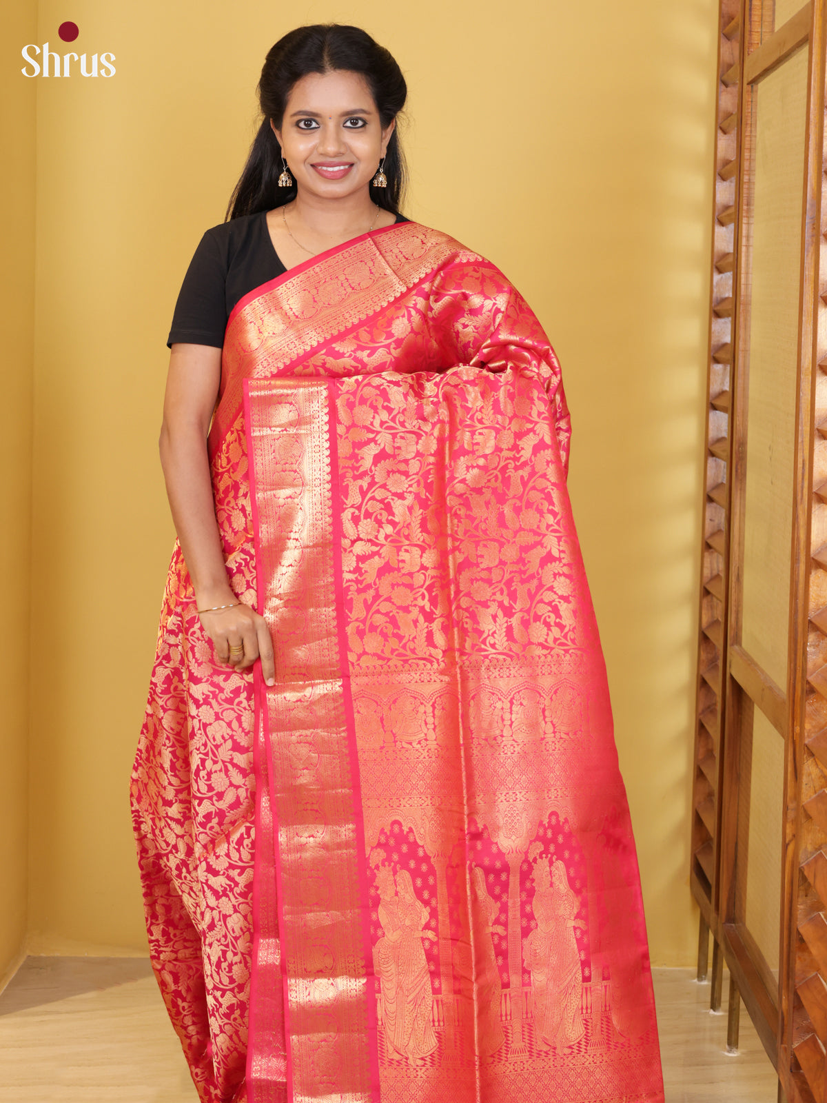 Buy Magnificent Rose Pink Soft Silk Saree With Golden Floral Nestling, Zari Border & Grand Pallu