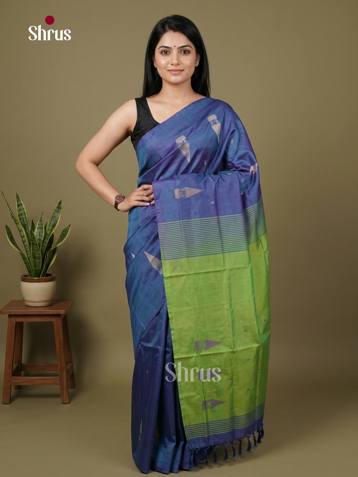 Buy Glamorous Royal Blue Banana Pith Saree With Silver Chariot Motifs & Lime Green Pallu