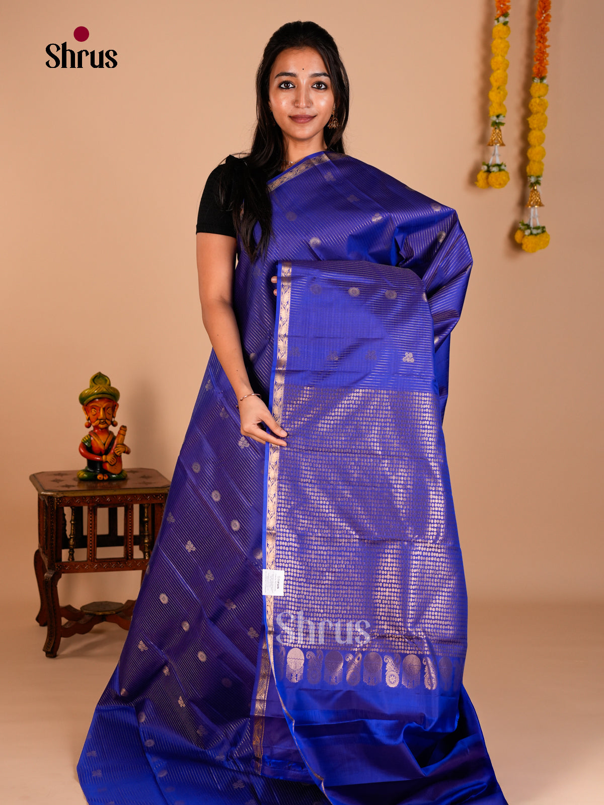 Buy Royal Blue Kanchipuram silk Saree With Vaira Oosi Stripes, Buttas, Thin Border & Brocade Pallu