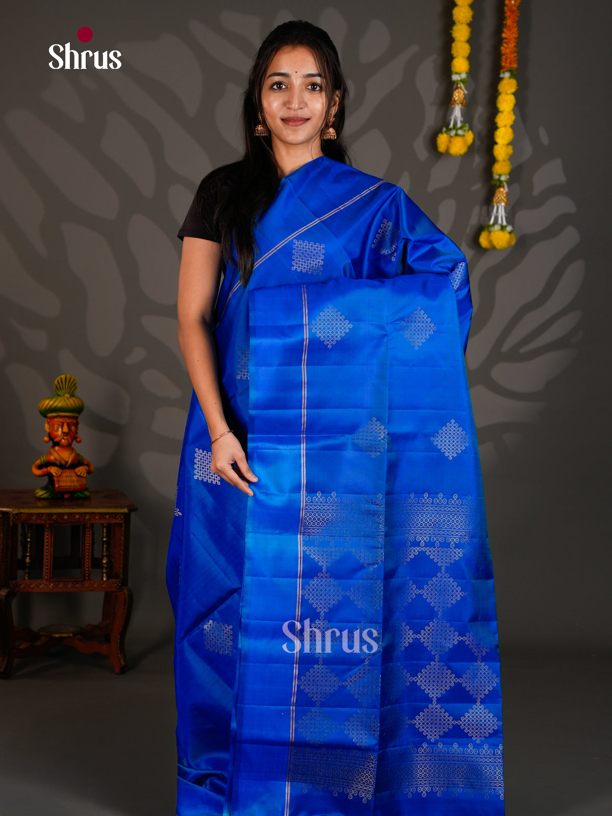 Buy Enchanting Royal Blue Soft Silk Saree with Zari Kolam Motifs, Plain Border & Brocade Pallu