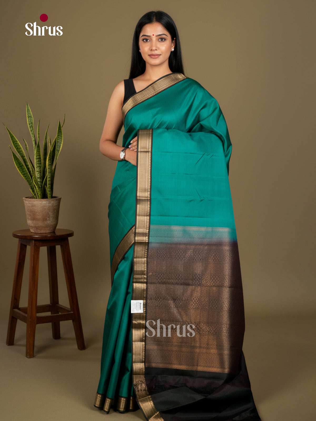 Buy Chic Sea Green Kanchipuram Silk Saree With Plain Body, Small Zari Border & Black Brocade Pallu