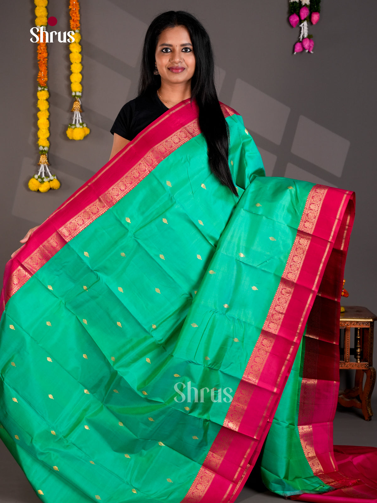 Buy Chic Sea Green Kanchipuram Silk Saree with Zari Buttas, Pink Rettapet Border & Brocade Pallu