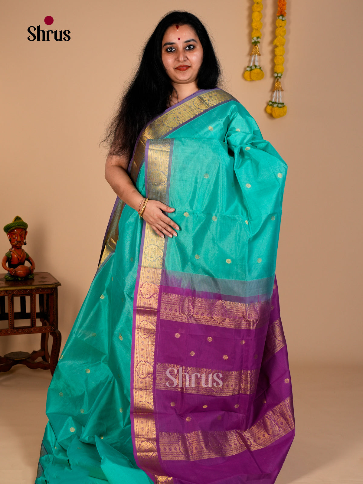 Buy Stylish Sea Green Silk Cotton Saree With Golden Buttas, Paisley Zari Border & Purple Chit Pallu