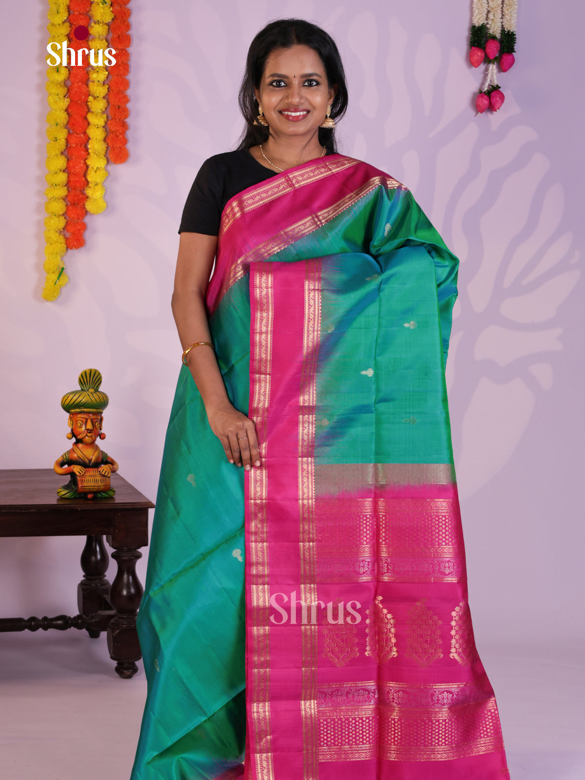 Buy Vivid Sea Green Soft Silk Saree In Dual Tone with Gold Buttas, Pink Rettaipet Border & Pallu