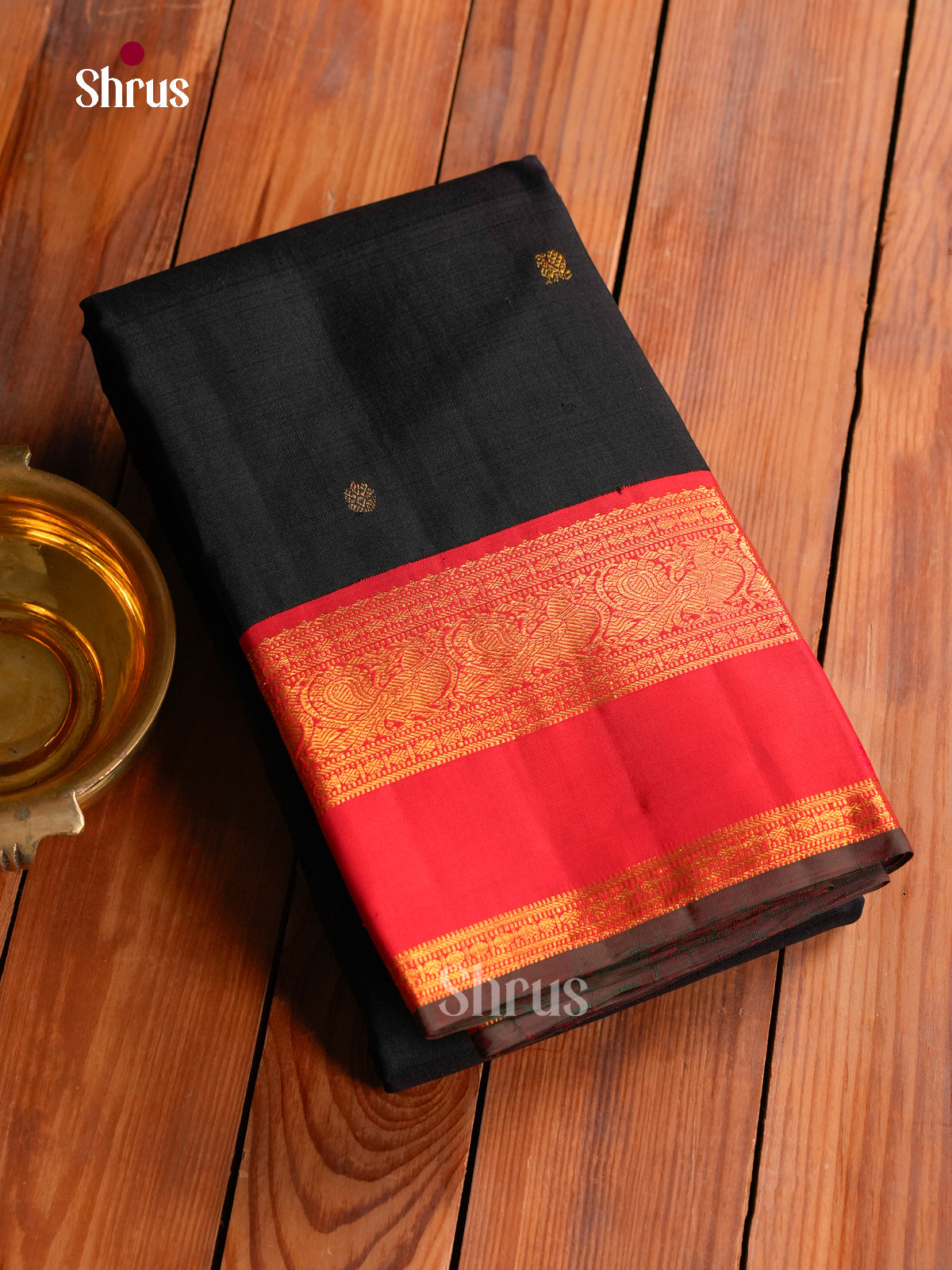 Stunning Bold Kanchipuram Silk Saree With Golden Buttas | Red Zari Border & Brocade Pallu
