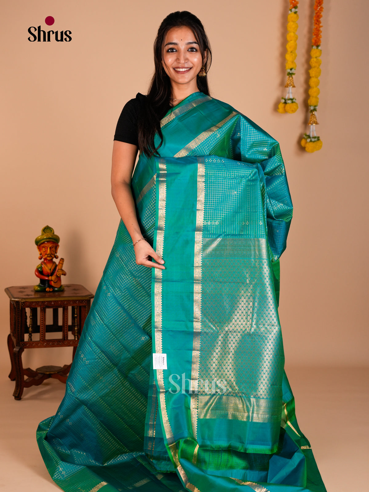Buy Opulent Teal Green Kanchipuram silk Saree With Zari Checks, Rettaipet Border & Brocade Pallu