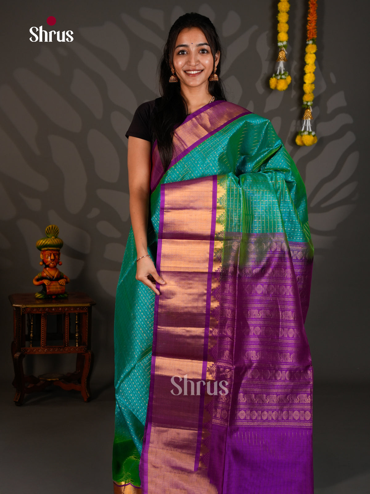 Buy Exquisite Teal Green Silk Cotton Saree with Zari Checks, Buttas & Magenta Temple Border & Pallu