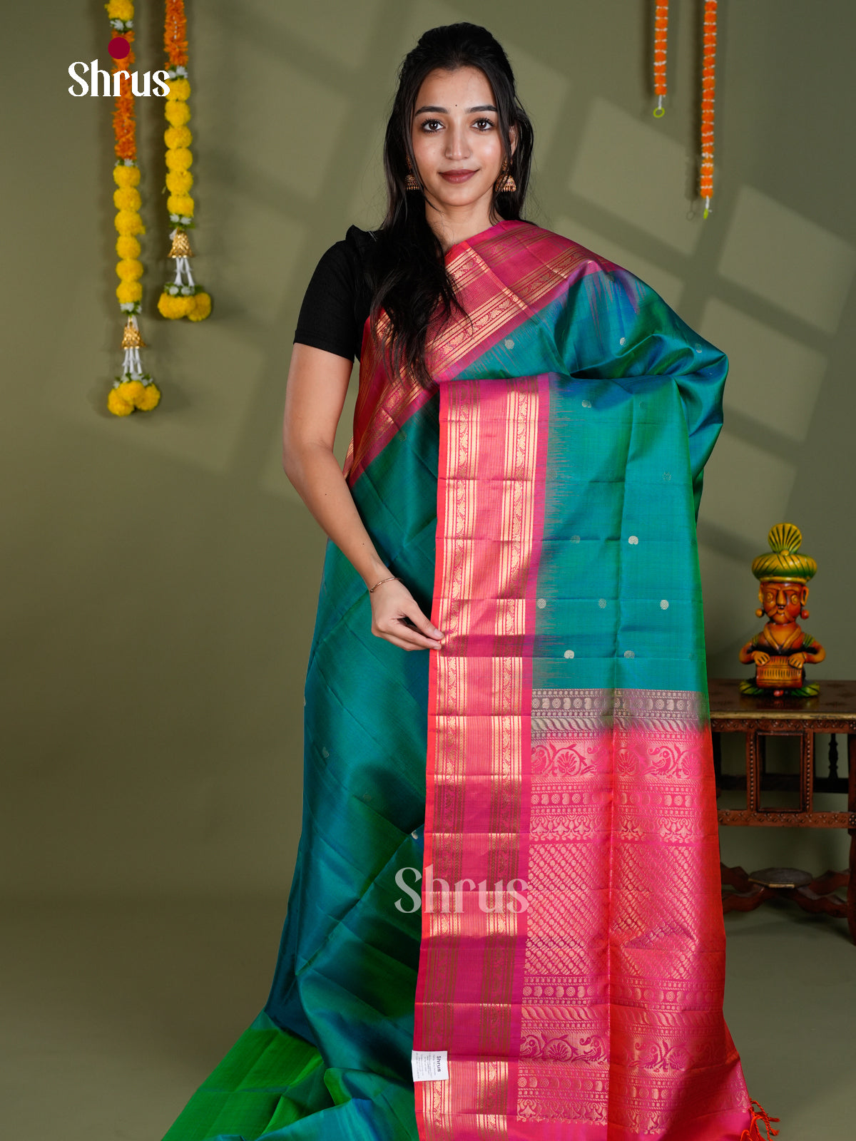 Buy Striking Teal Pure Soft Silk Saree With Gold Buttas, Pink Rettaipet Border & Brocade Pallu