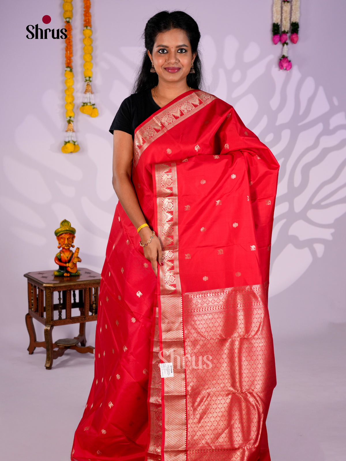 Buy Majestic Tomato Red Kanchipuram Silk Saree With Small Buttas, Traditional Zari Border & Pallu