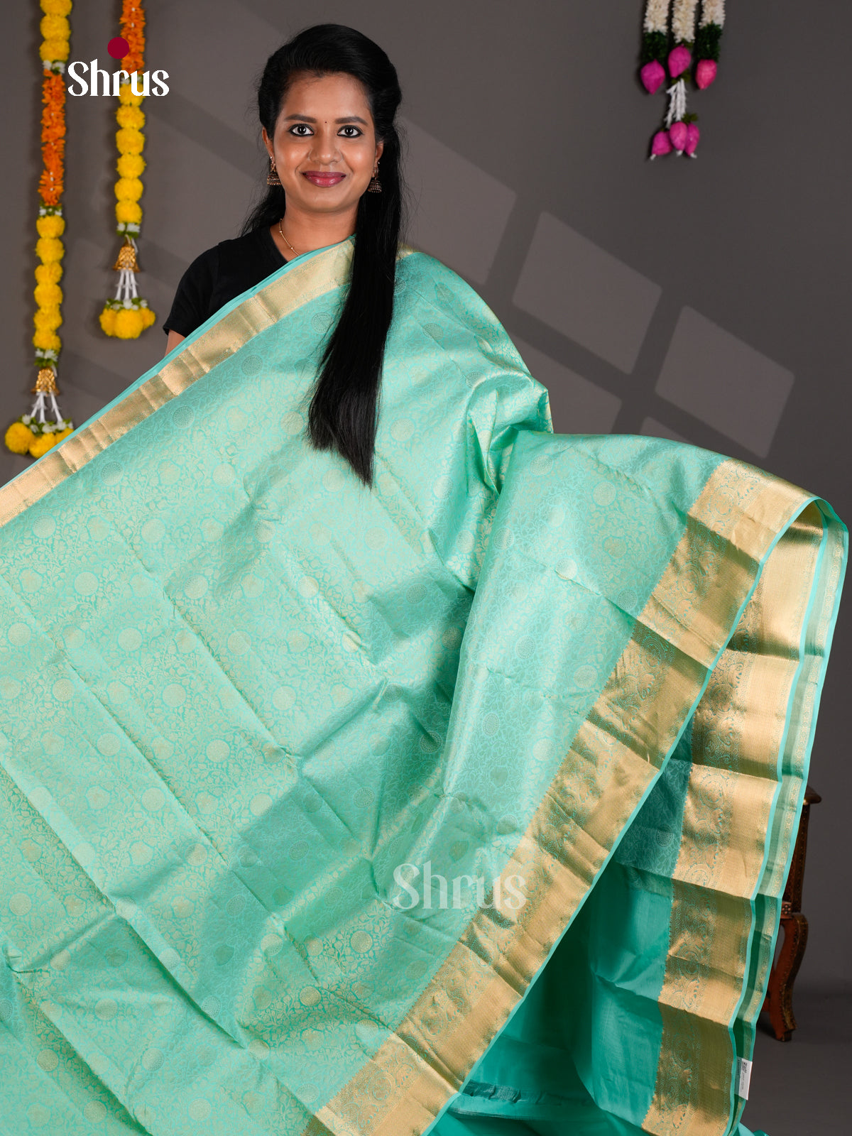 Buy Charming Turquoise Kanchipuram Saree with Zari Woven Floral Nestling Brocade & Traditional Border