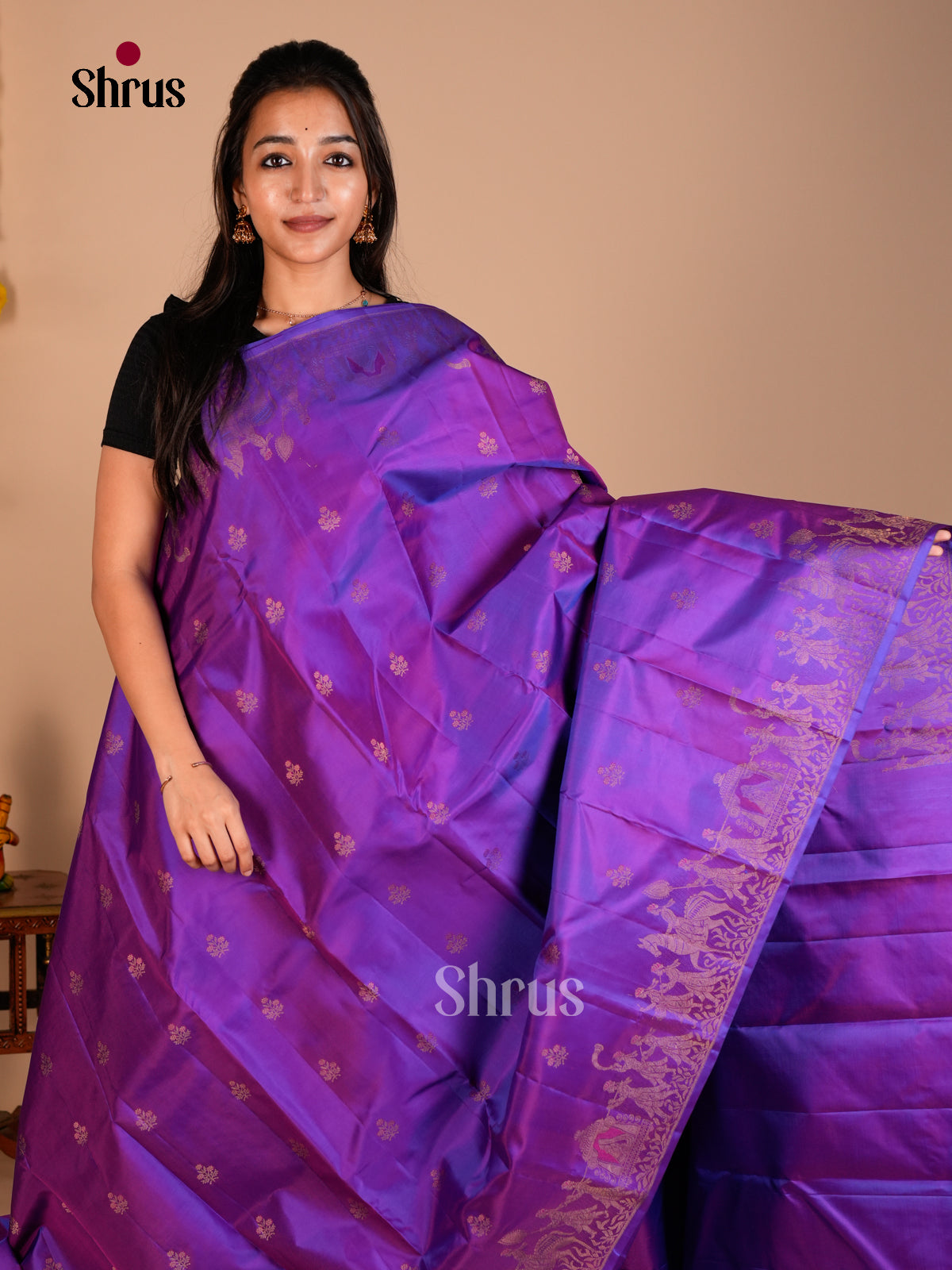 Buy Striking Violet Kanchipuram Saree With Zari Woven Buttas, Border & Brocade Pallu