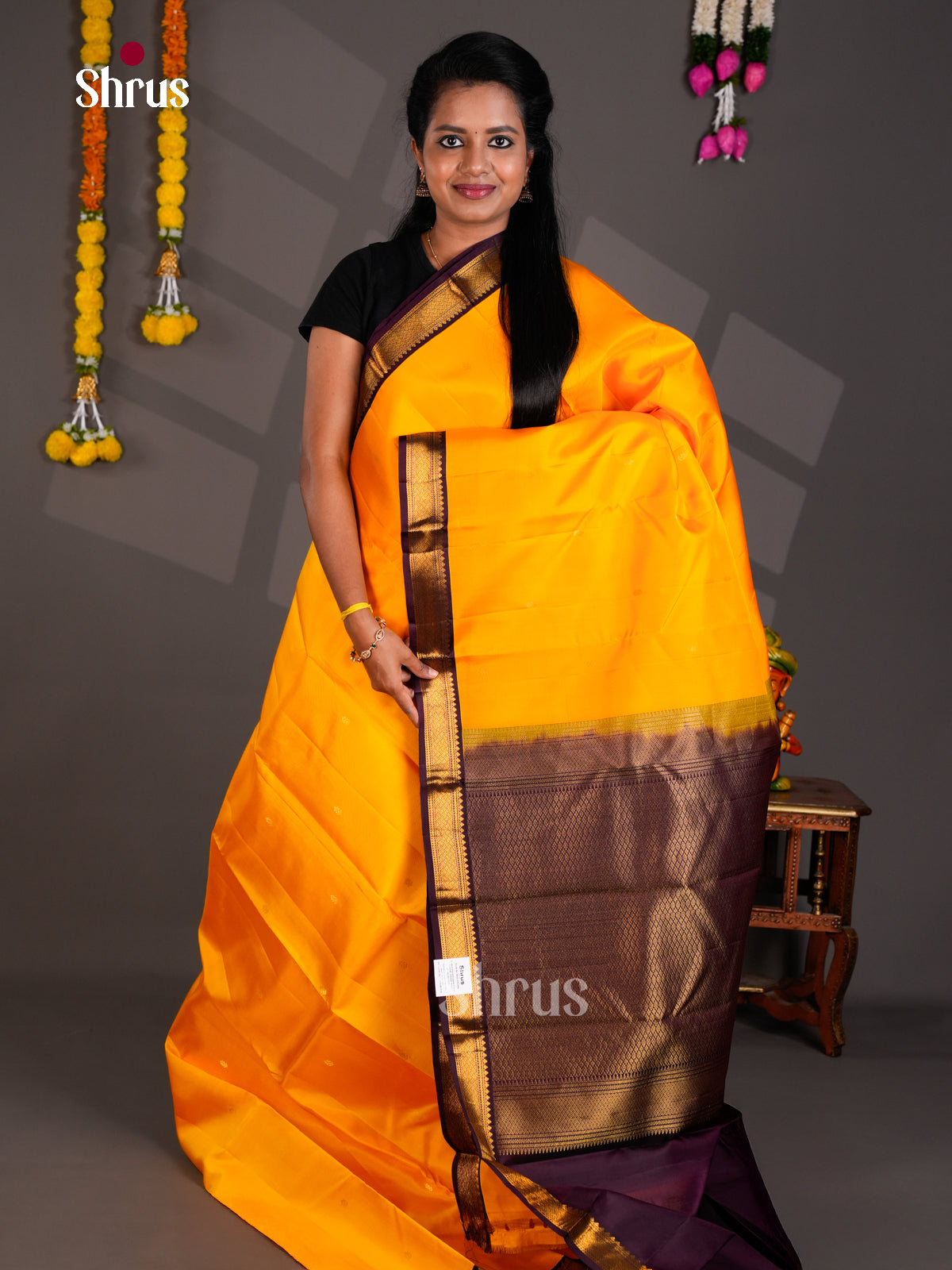 Buy Magnificent Yellow Kanchipuram silk Saree With Golden Buttas, Small Zari Border & Wine Brocade Pallu