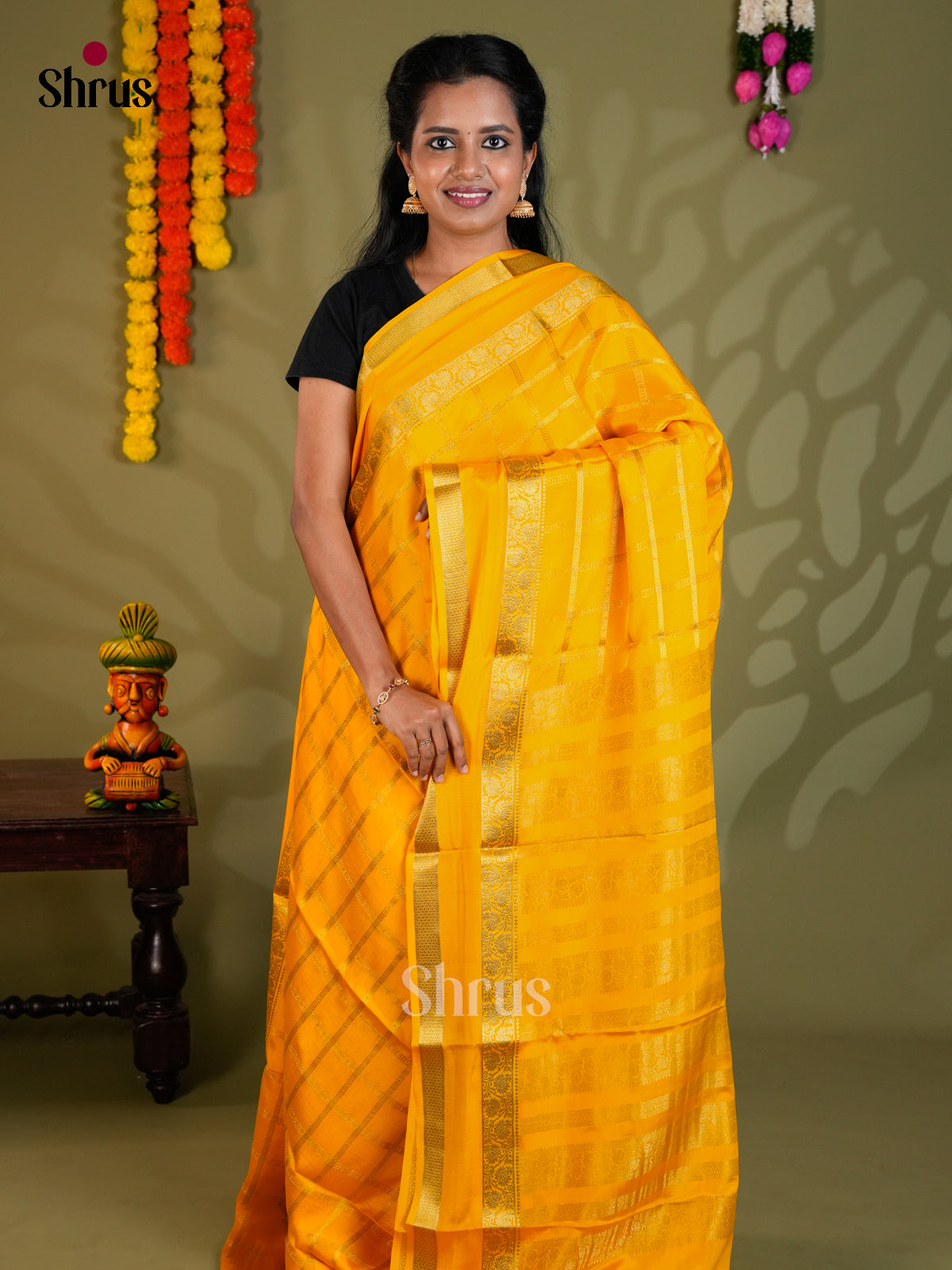 Buy Glorious Yellow Mysore Silk Saree with Gold Checks, Rettaipet Border & Grand Pallu