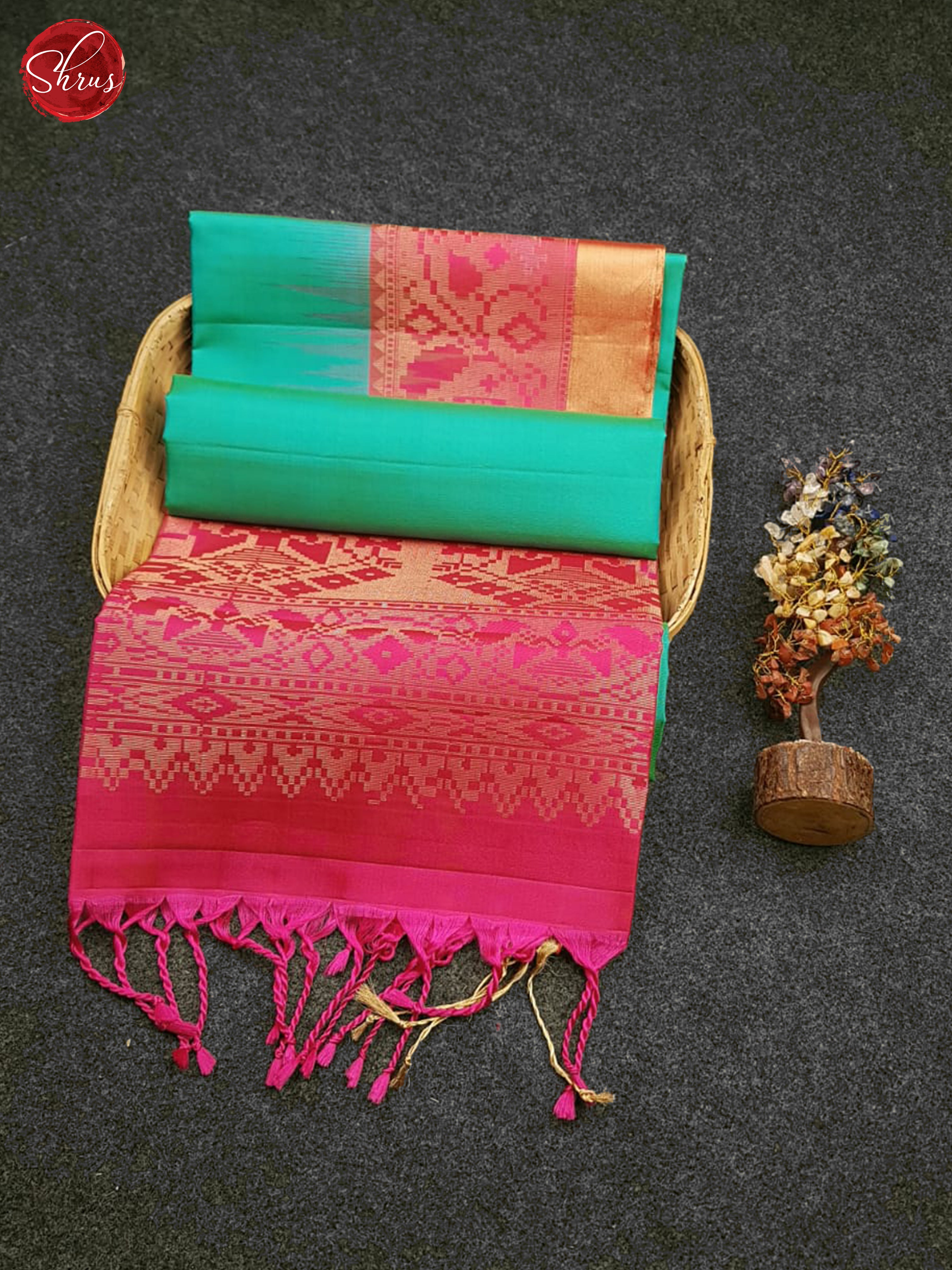 Green & Pink -Soft Silk with zari buttas on the body & zari Border - Shop on ShrusEternity.com