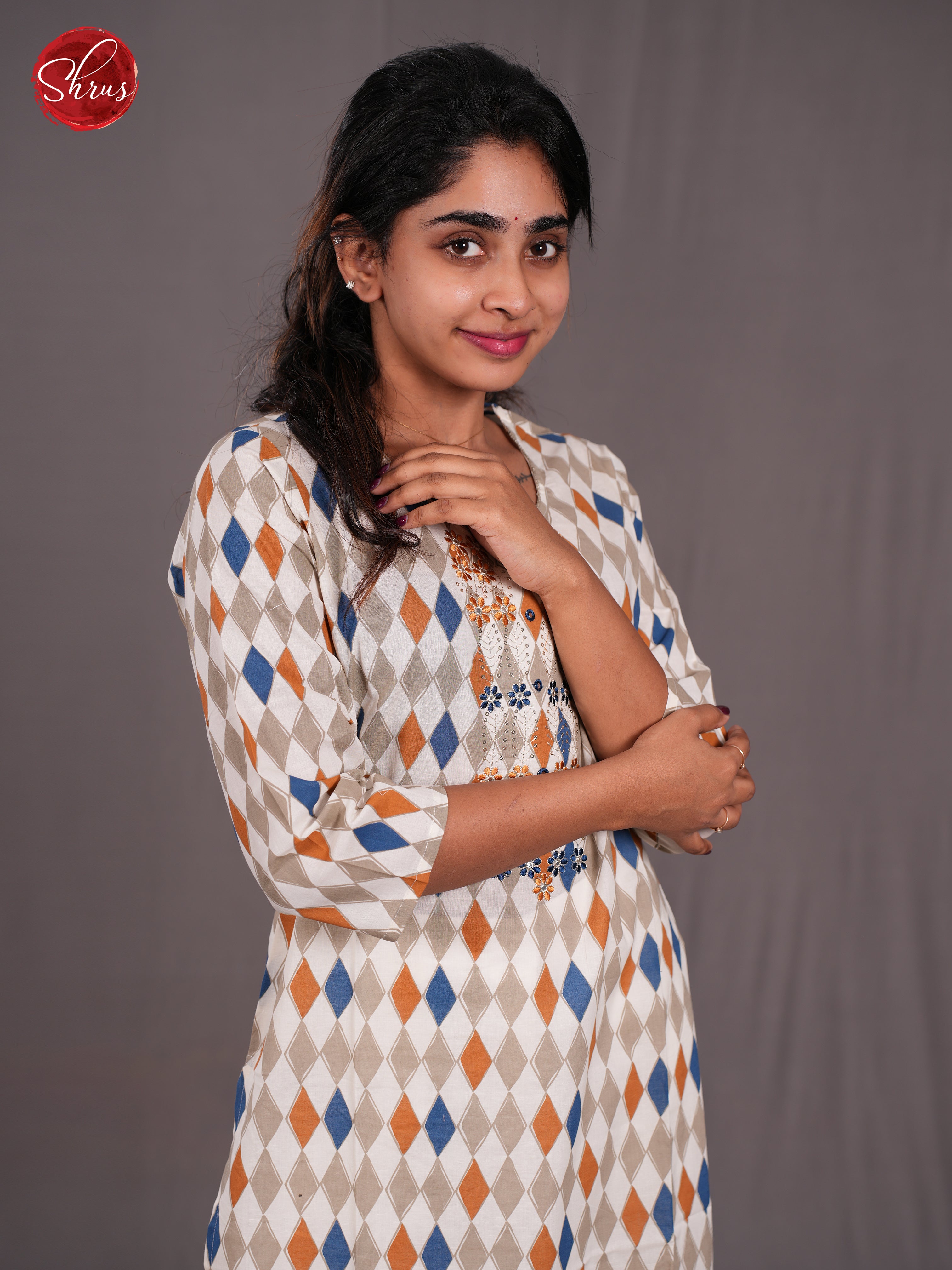 BIS16217 - Readymade Kurti - Shop on ShrusEternity.com