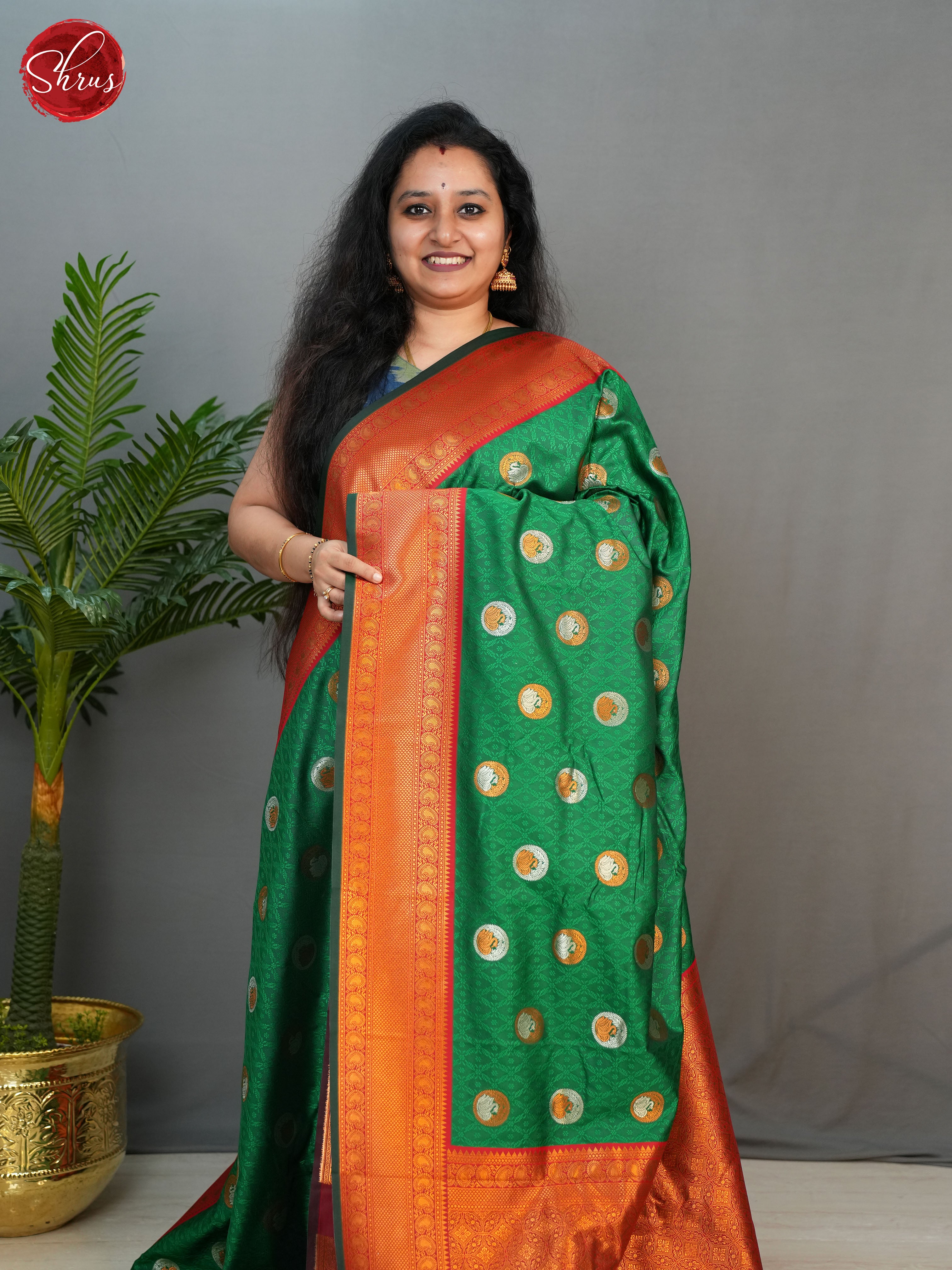 Green & Arakku Maroon - Semi Kanchipuram with Zari woven swan motifs , self jacquard on the body & Zari Border - Shop on ShrusEternity.com