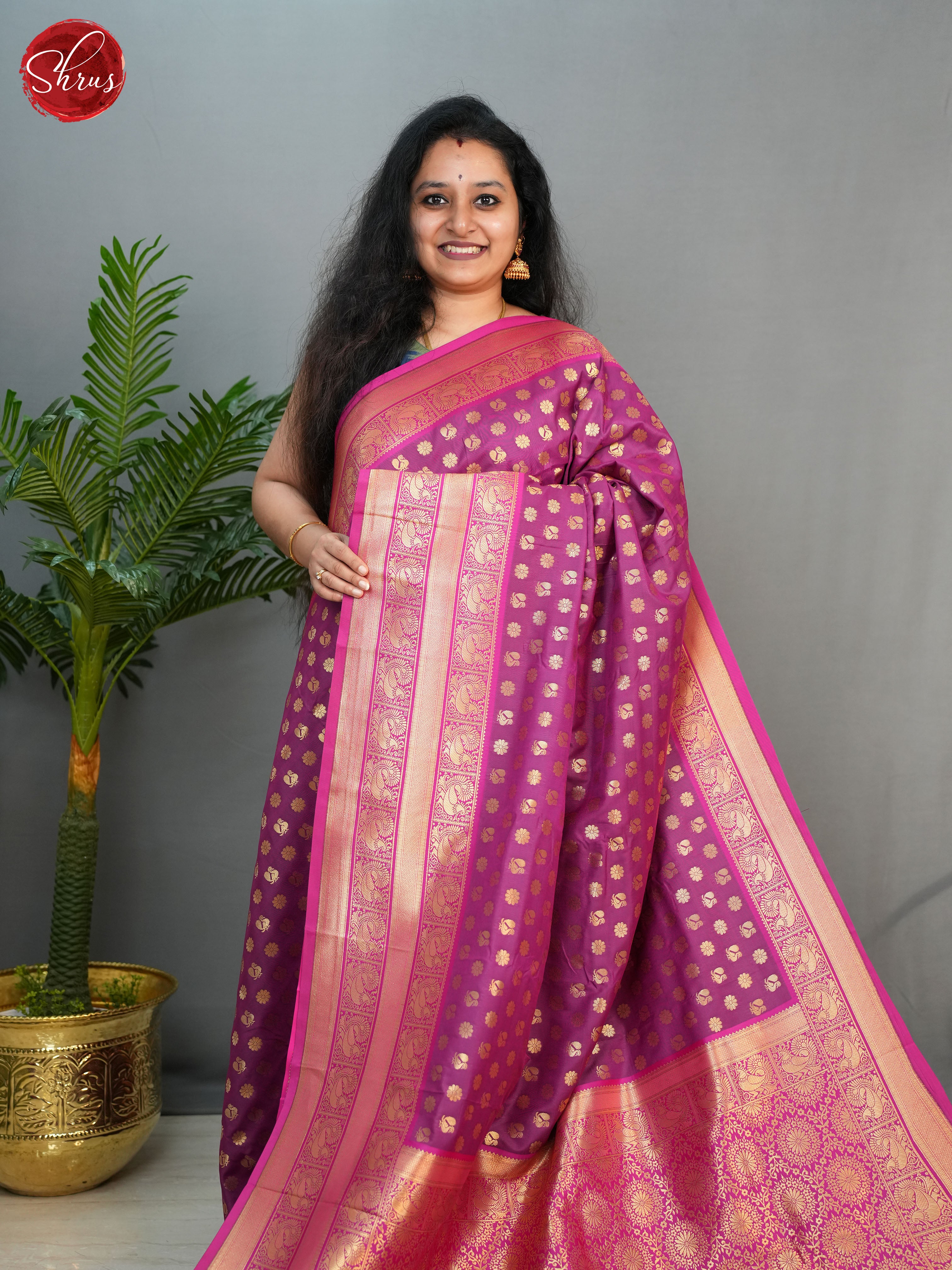 Pink(Single Tone)- Semi Kanchipuram with Zari woven floral , peacock buttas on the body & Zari Border - Shop on ShrusEternity.com