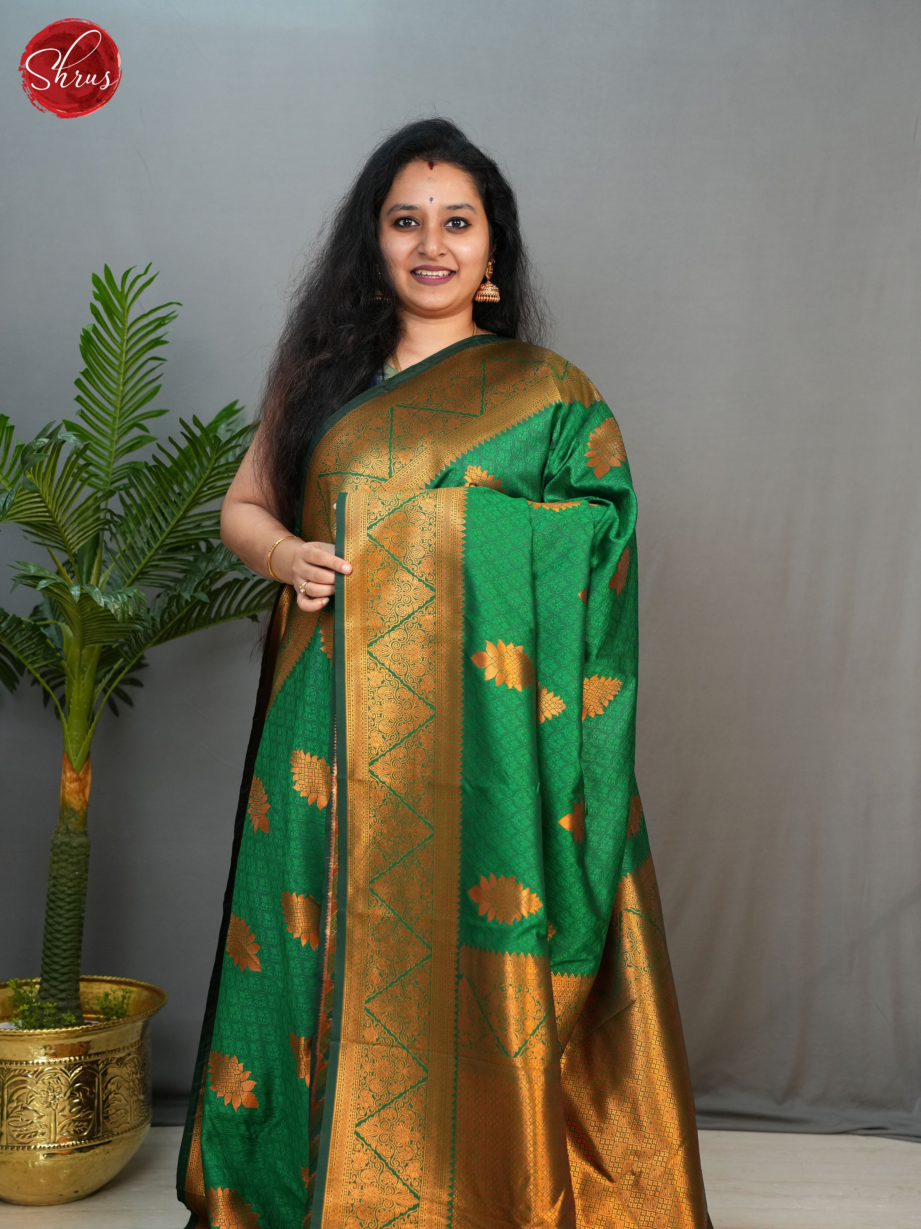 Green(Single Tone)-Semi Kanchipuram with Zari woven floral motifs , self jacquard on the body & Zari Border - Shop on ShrusEternity.com