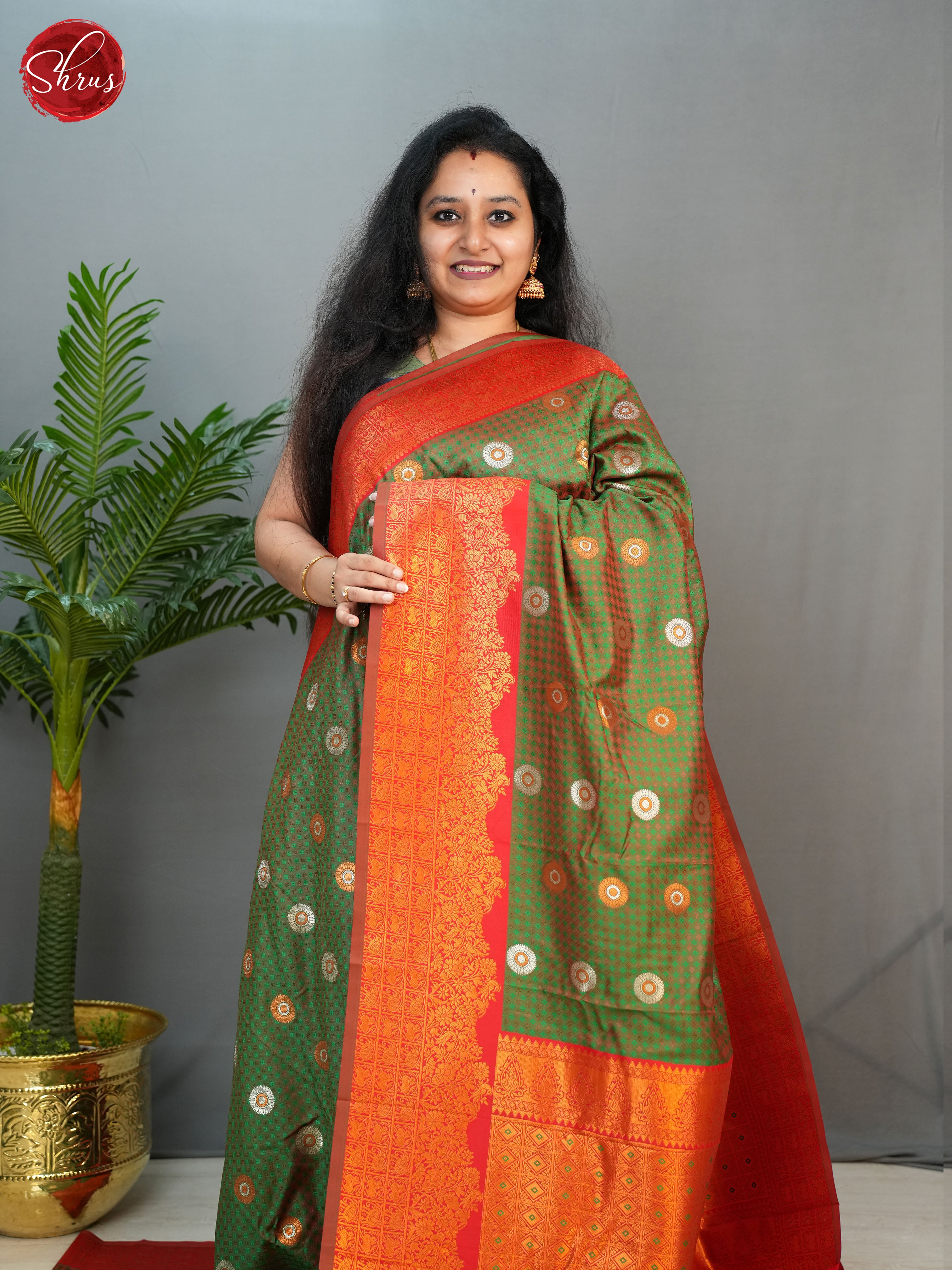 Green & Red -Semi Kanchipuram with Zari woven buttas , self jacquard on the body & Contrast Zari Border - Shop on ShrusEternity.com