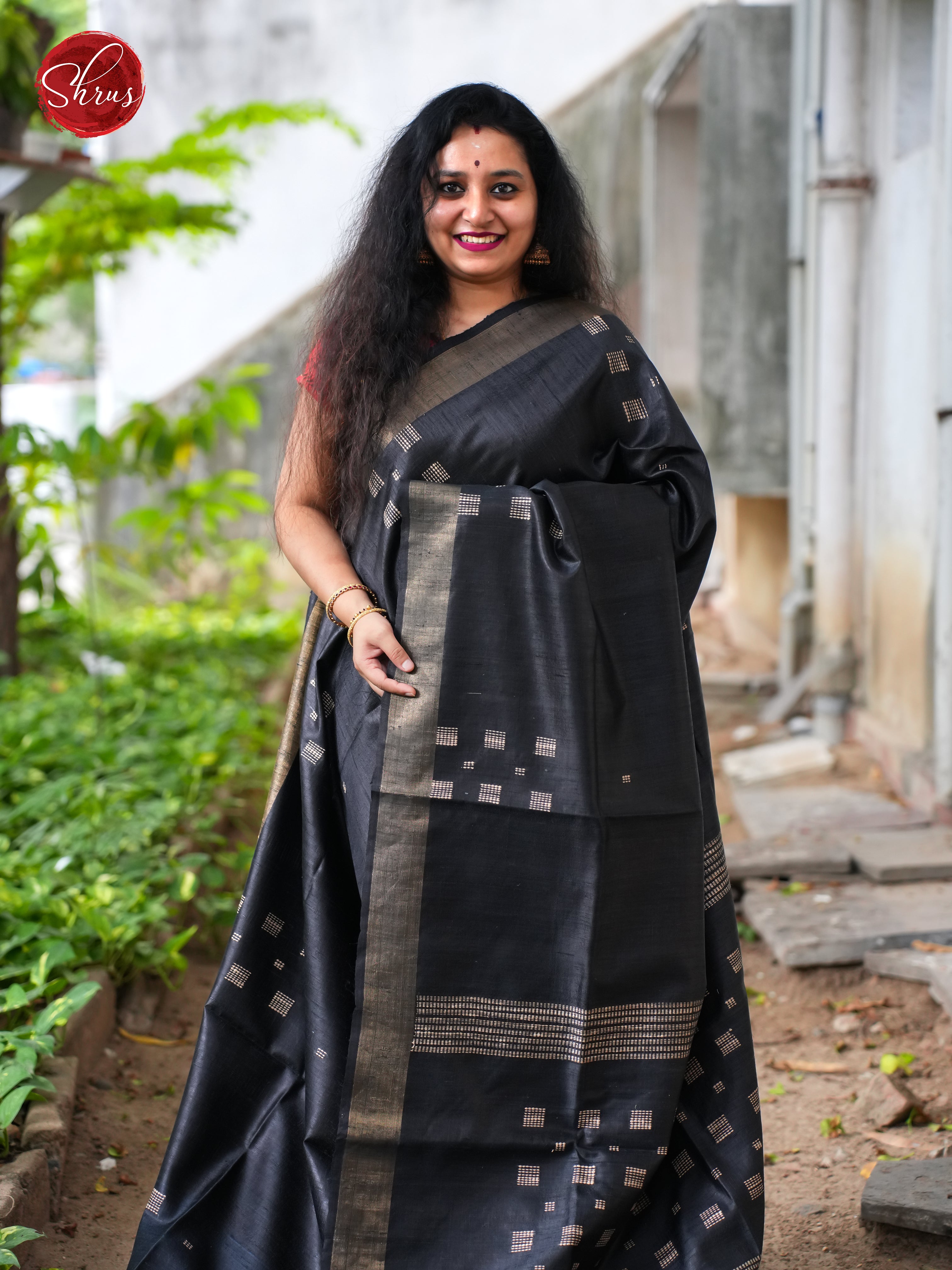 Black(Single Tone) - Raw Silk Saree - Shop on ShrusEternity.com