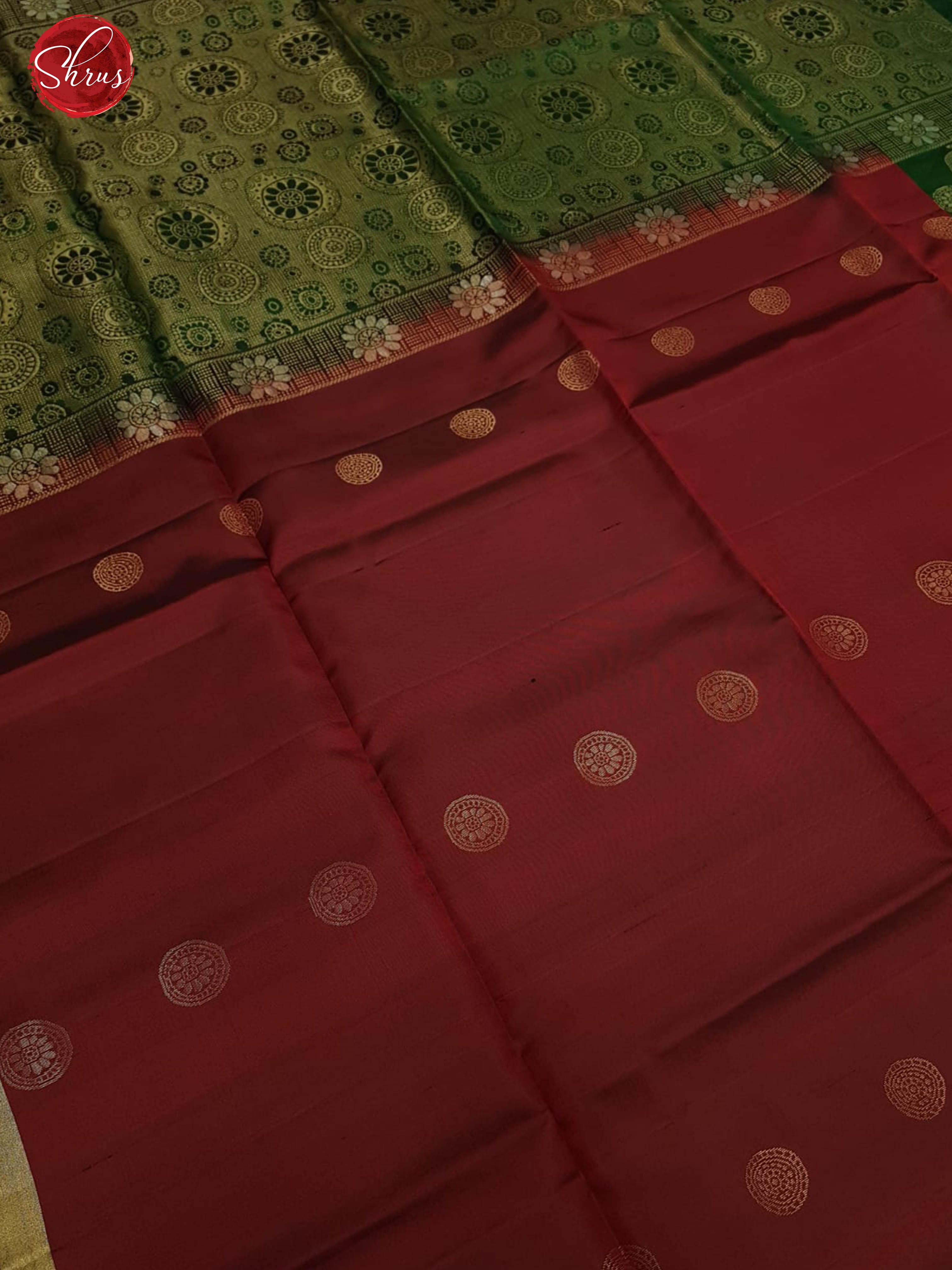 Arakku Maroon & Green - Soft Silk with zari woven floral buttas on the body & Zari Border - Shop on ShrusEternity.com