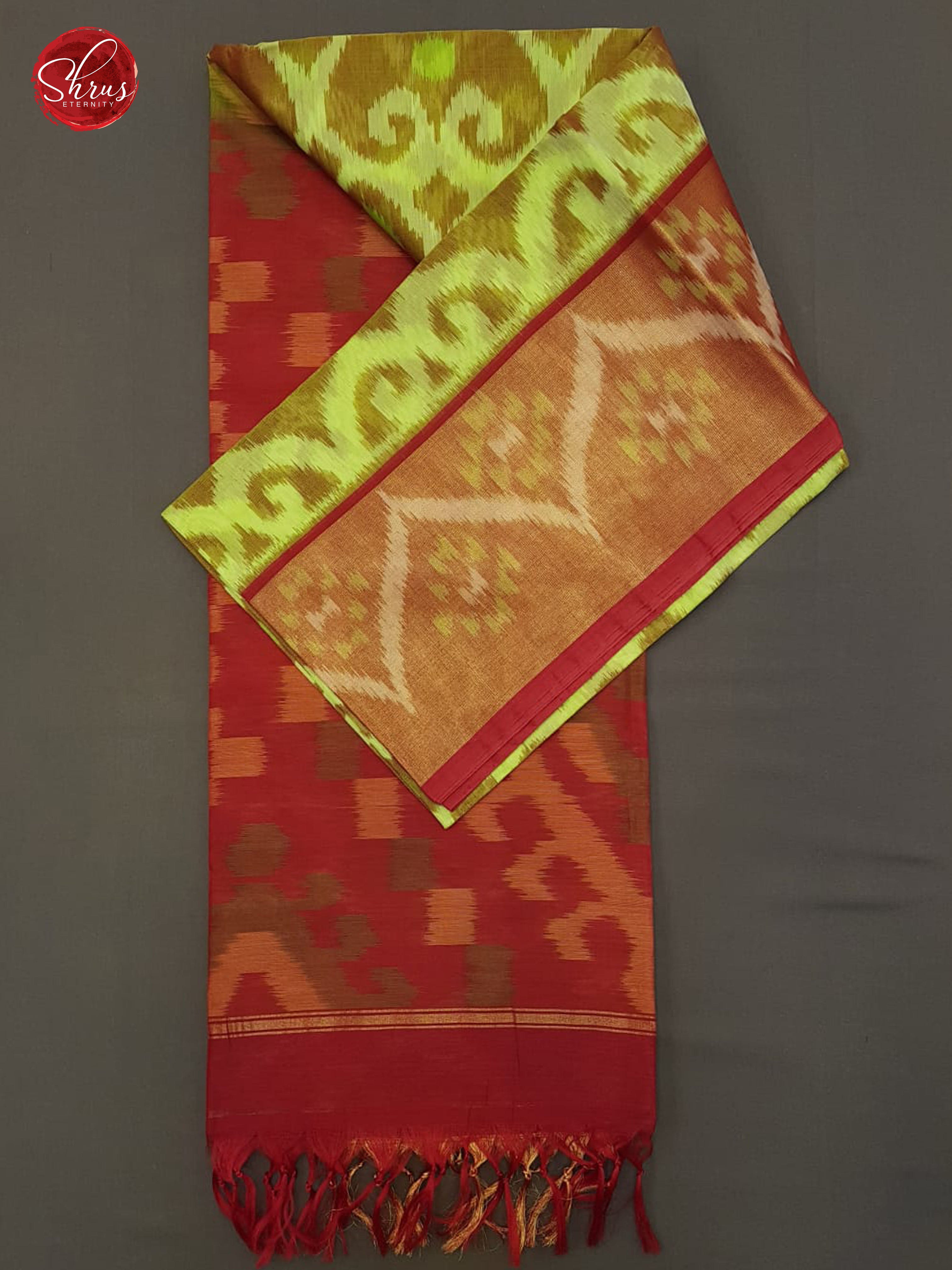 Green & Red - Pochampally Silk Cotton with ikkat weaving pattern on the body & Contrast border - Shop on ShrusEternity.com