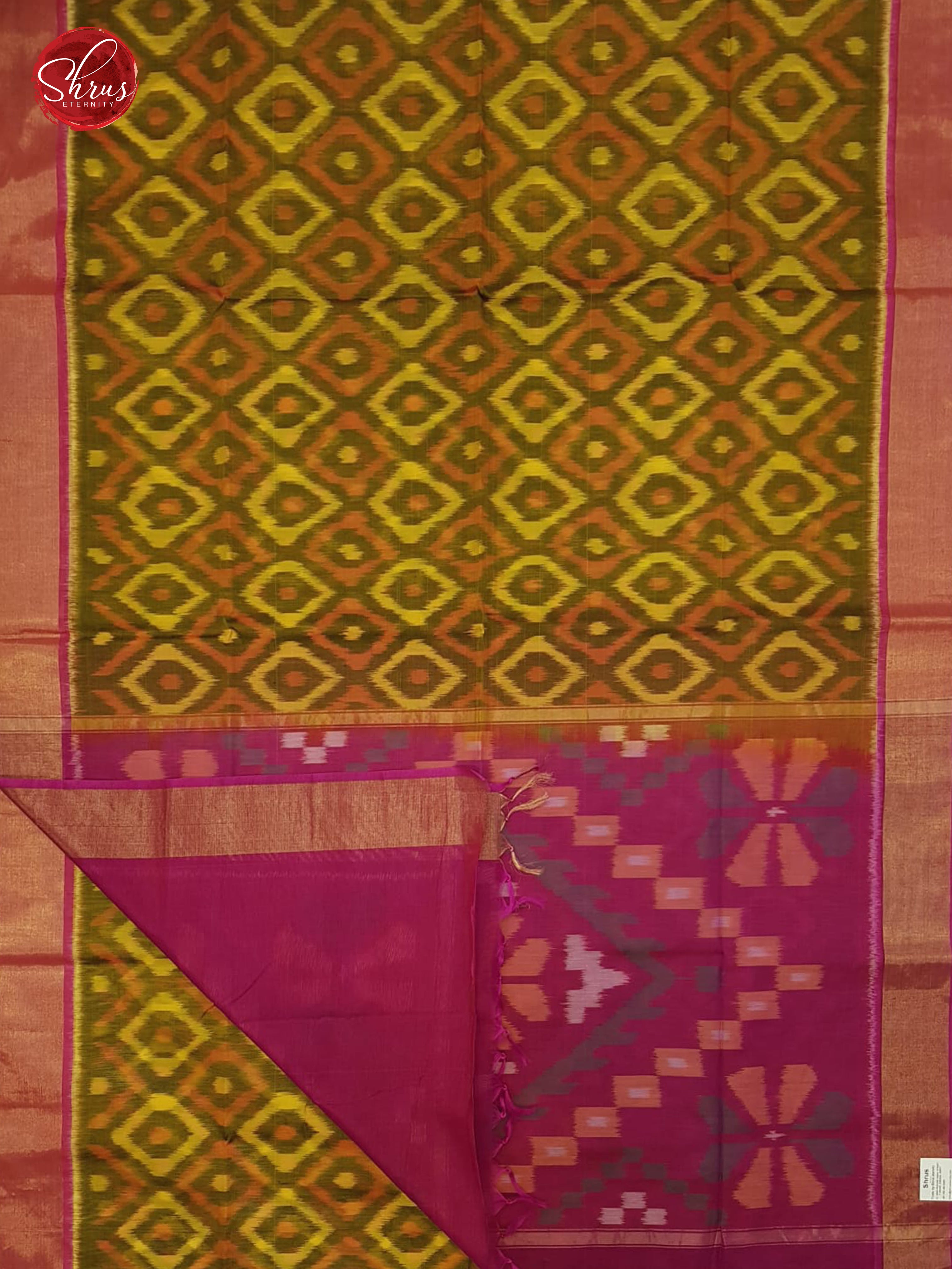 Green & Red - Pochampally Silk Cotton with ikkat weaving pattern on the body & Contrast zari border - Shop on ShrusEternity.com