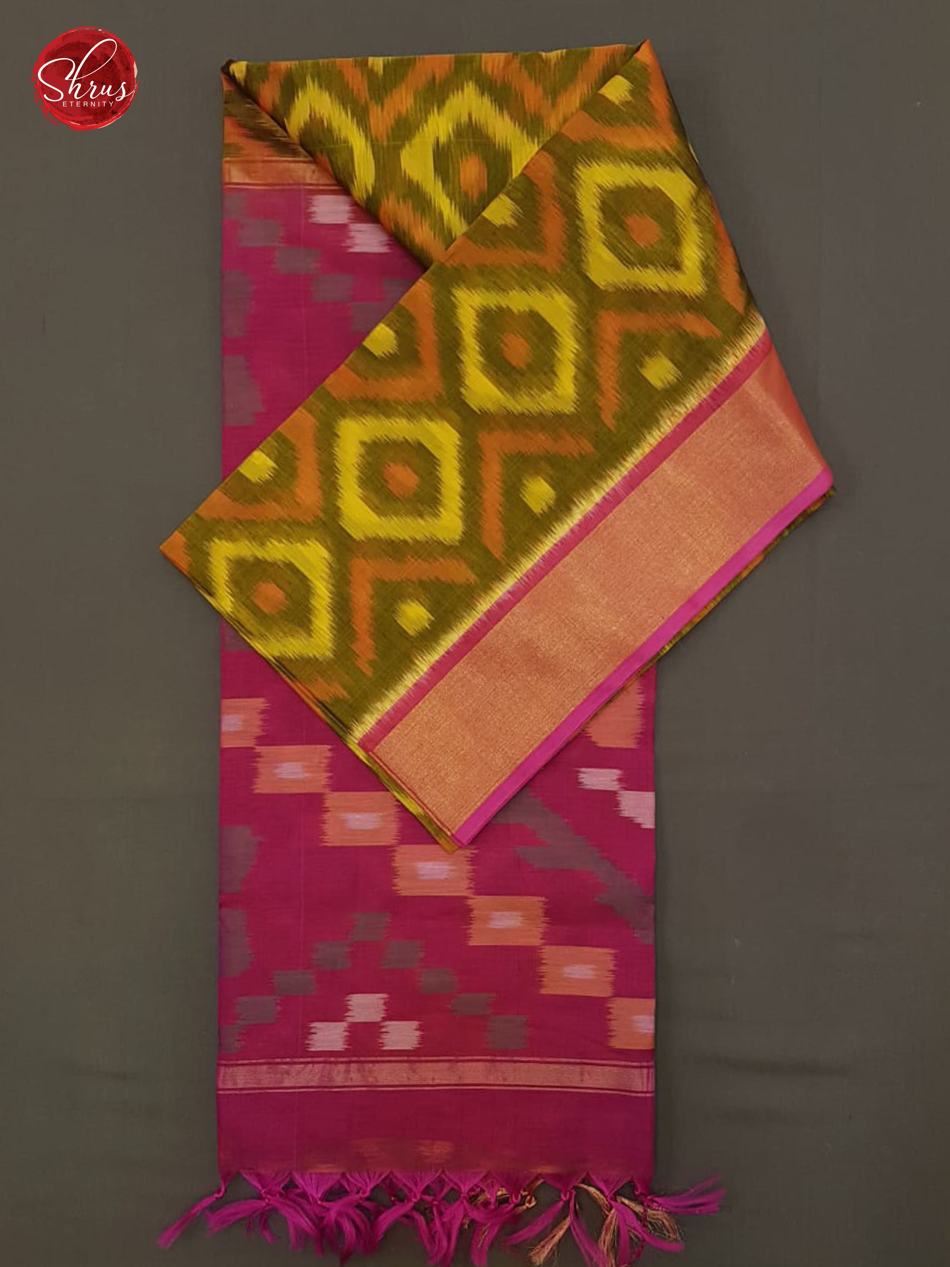 Green & Red - Pochampally Silk Cotton with ikkat weaving pattern on the body & Contrast zari border - Shop on ShrusEternity.com