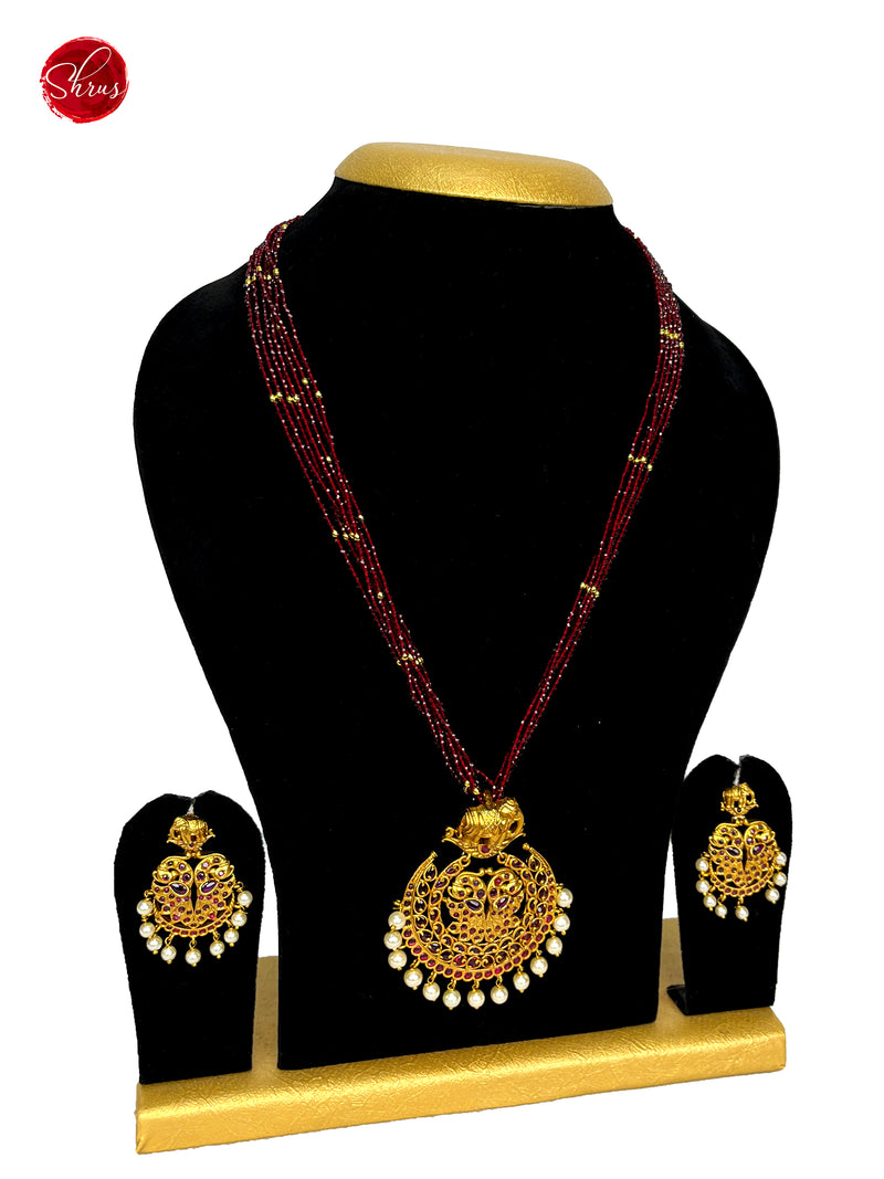 Crystal beads necklace with gold outlet pendant