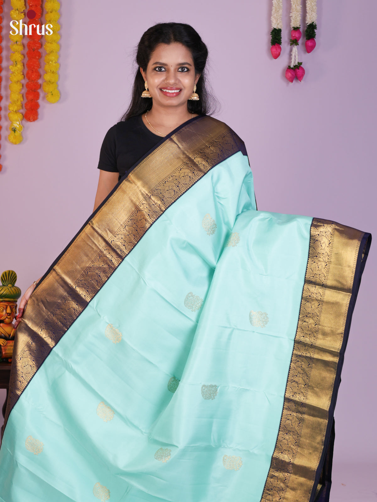 Buy Pretty Aqua Blue Kanchipuram Saree With Golden Motifs, Navy Blue Border & Brocade Pallu