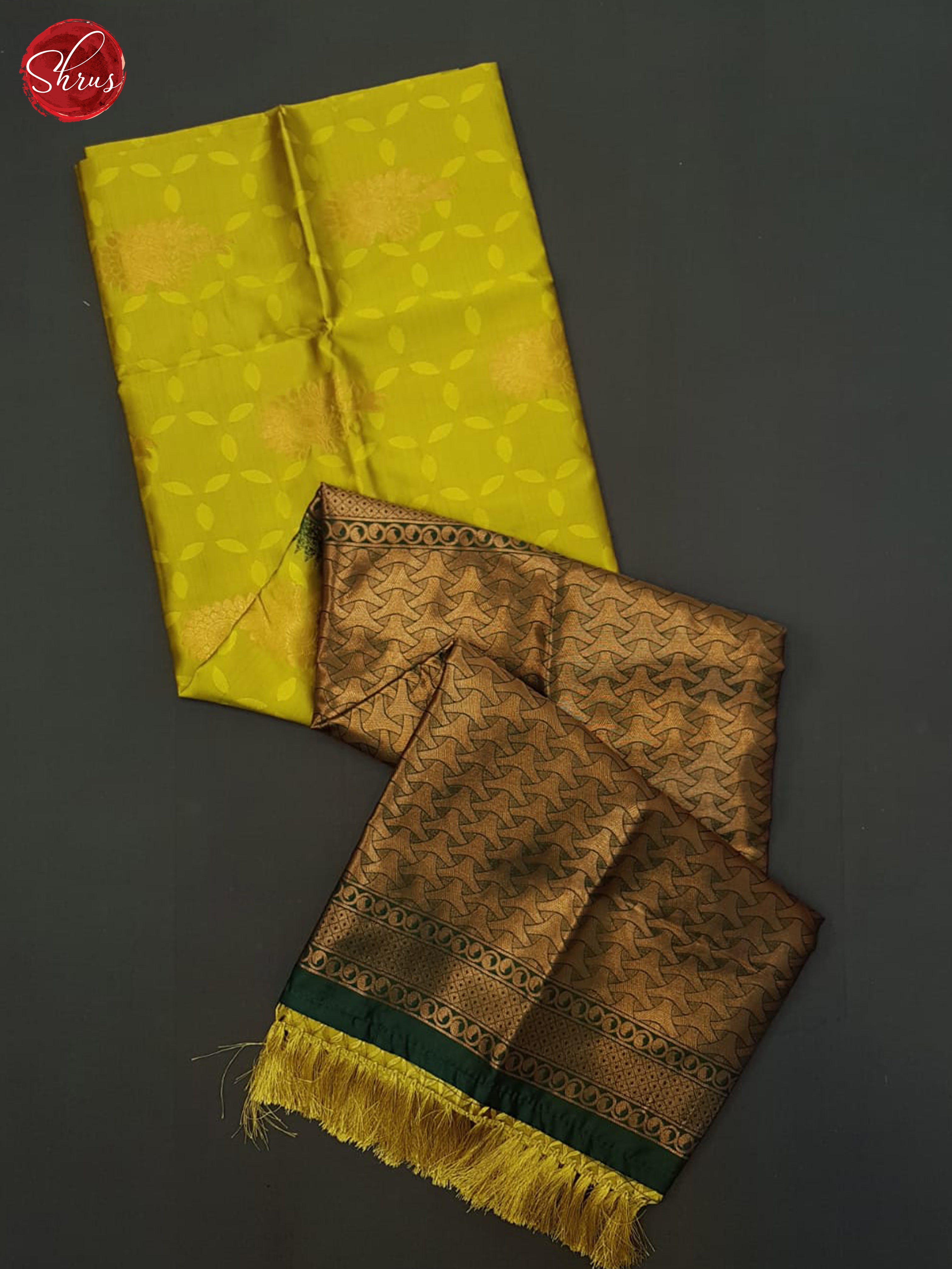 Manthulir Green And Green- Semi Soft Silk Saree - Shop on ShrusEternity.com