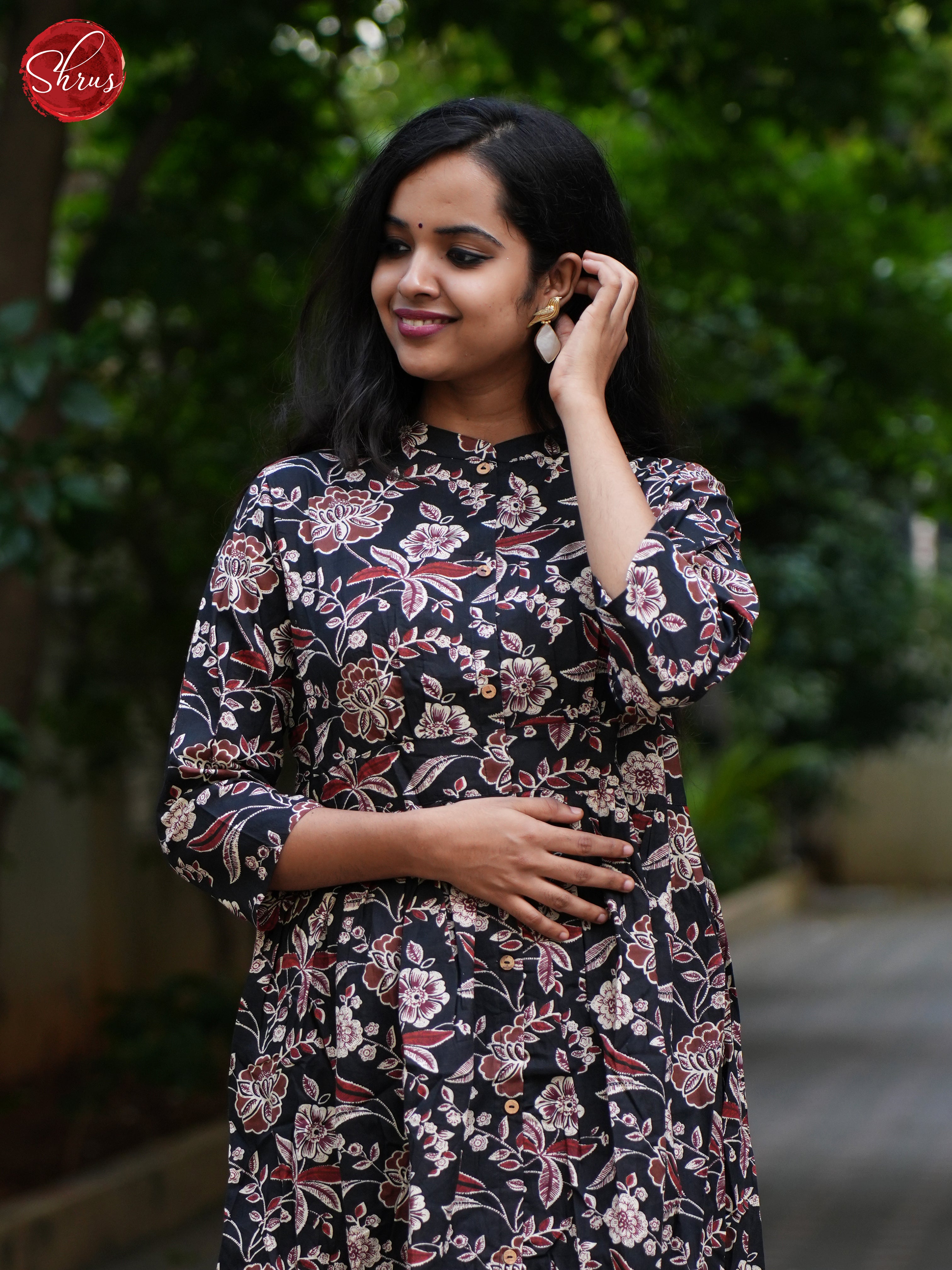 Black  - Floral printed Readymade Kurti - Shop on ShrusEternity.com