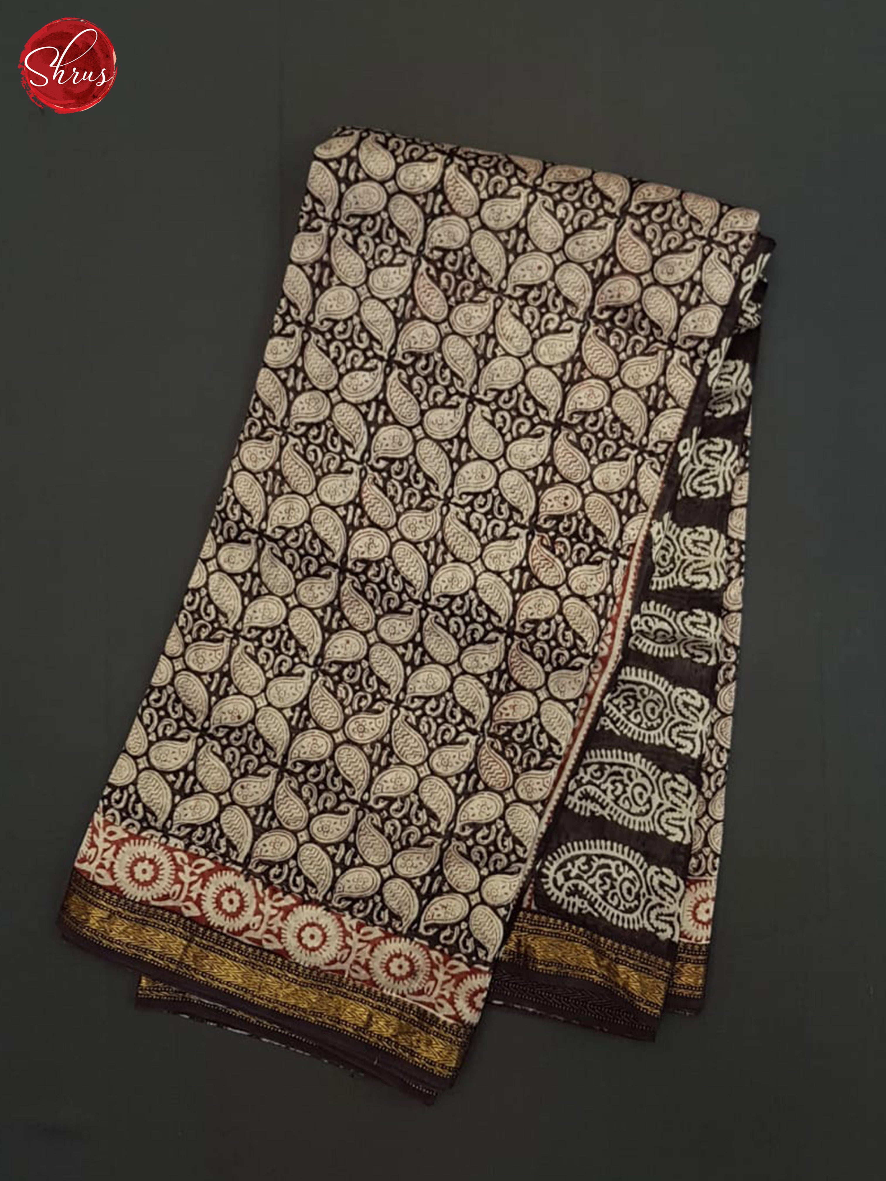 Cream And Black-Maheshwari Silk Cotton Saree - Shop on ShrusEternity.com